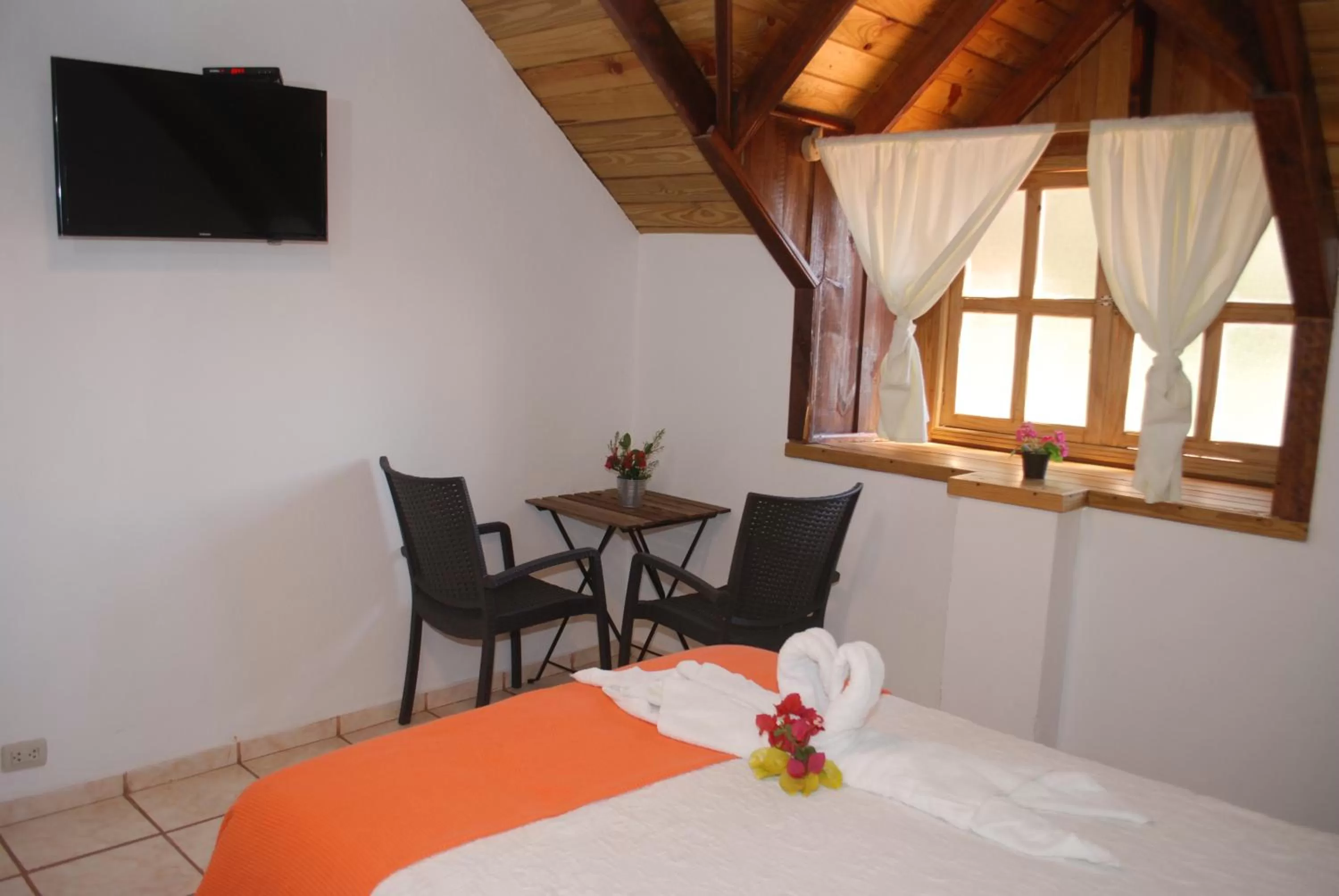 Bed in Hotel Rancho Constanza & Cabañas de la Montaña