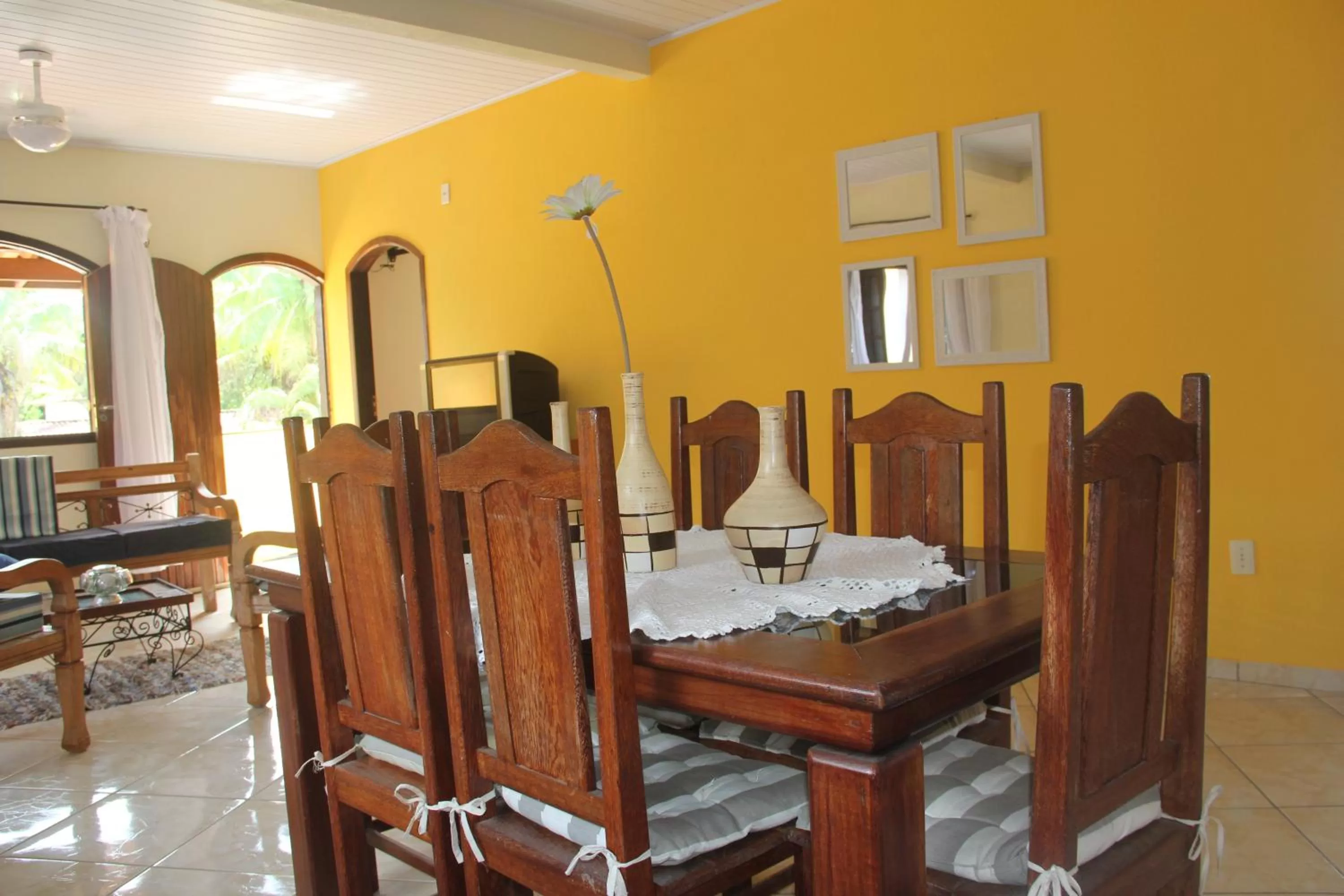 Communal lounge/ TV room, Restaurant/Places to Eat in Pousada da Rose Paraty