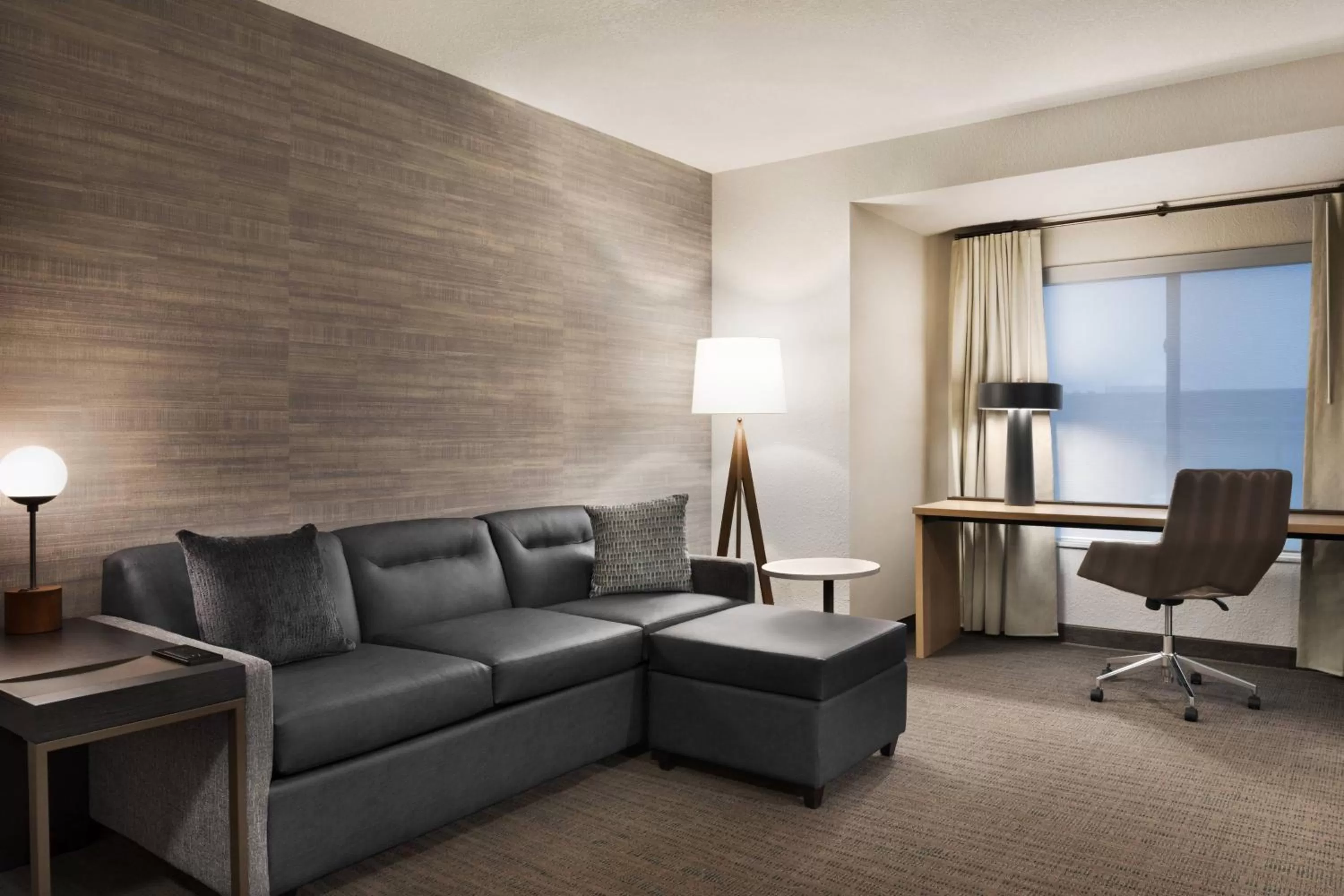 1 Bedroom Suite, 1 King, Alternate bed: sofa bed, City view in Residence Inn by Marriott Minneapolis St. Paul/Eagan