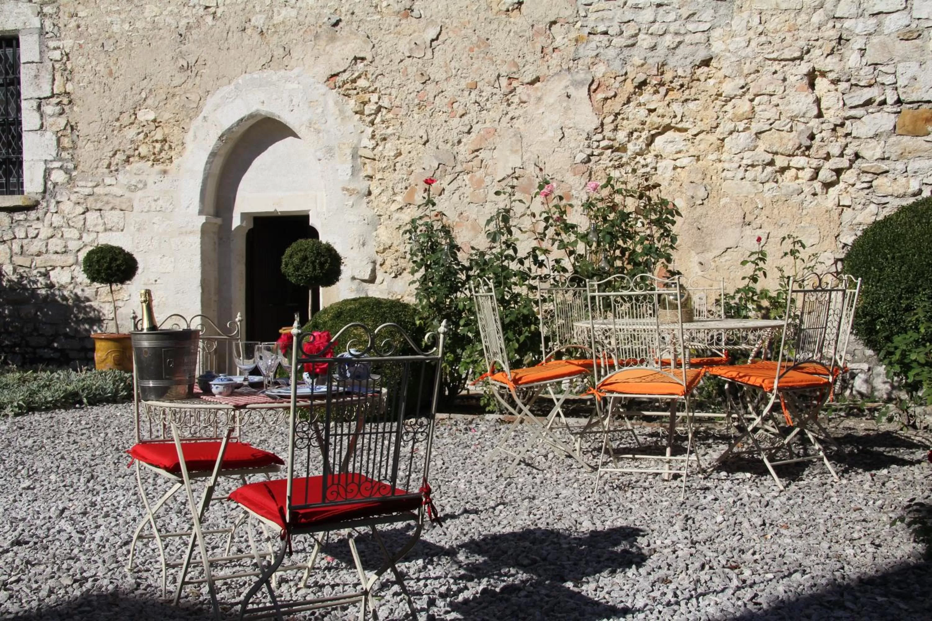 Restaurant/places to eat in Demeure des Vieux Bains
