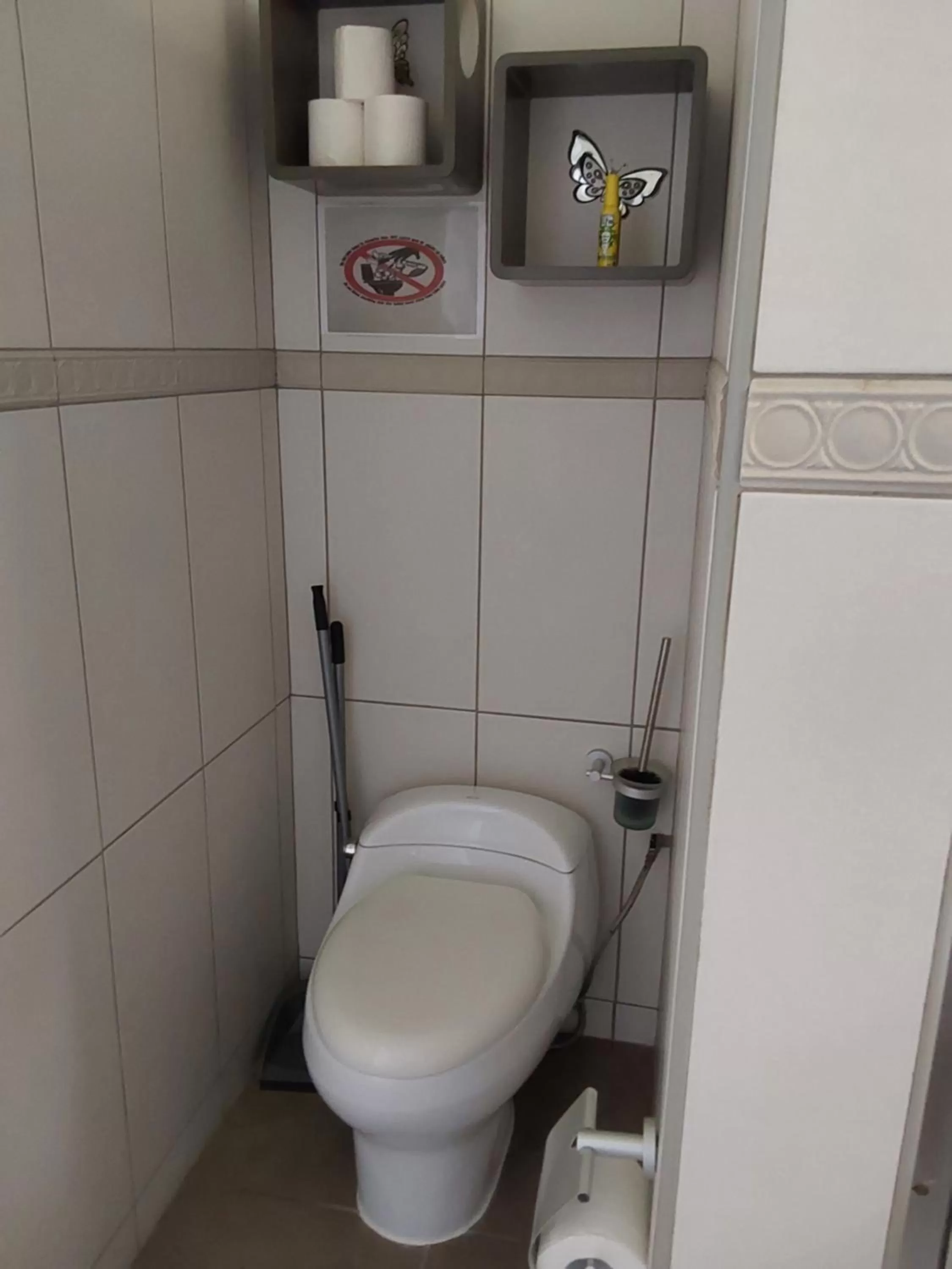 Toilet, Bathroom in Faré Mahi Mahi