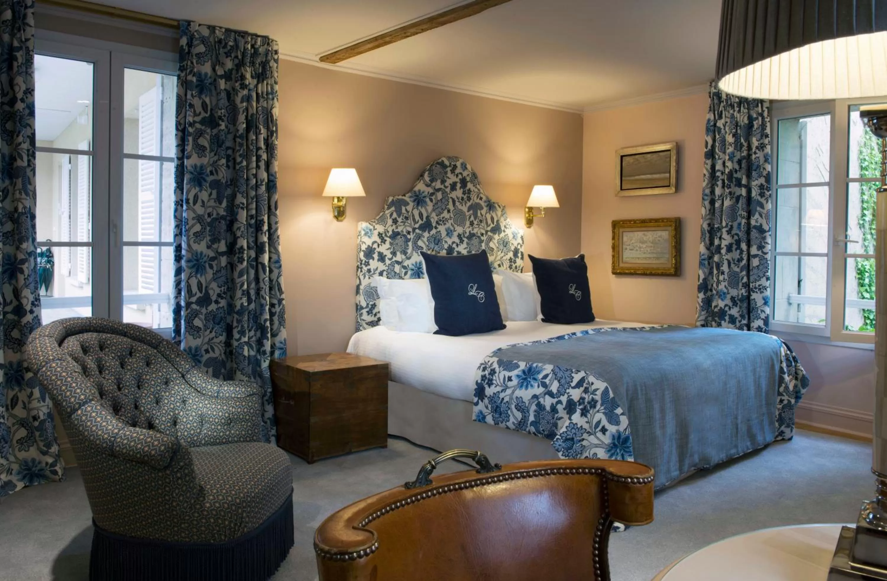 Photo of the whole room, Bed in Chateau La Cheneviere