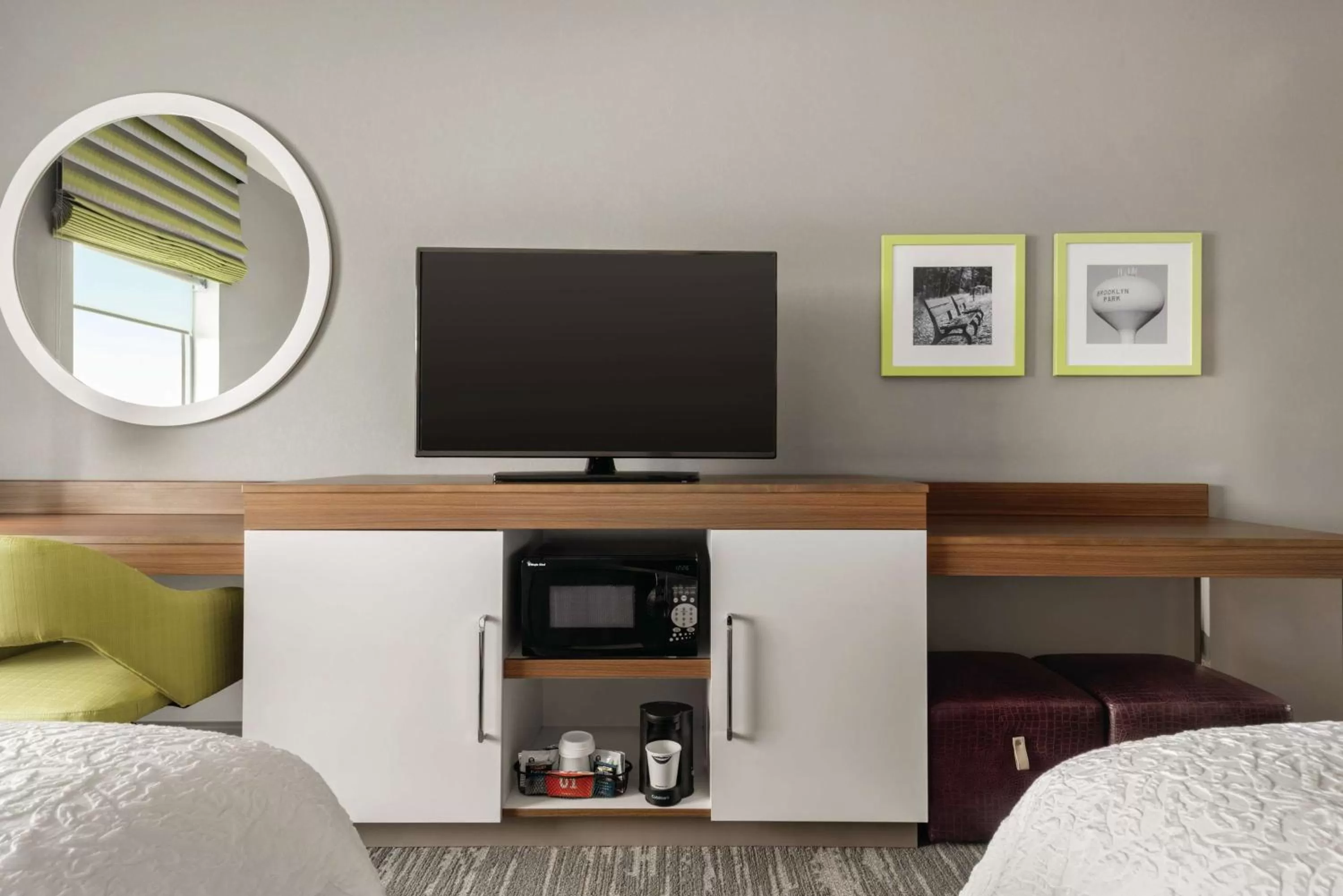 Bedroom, Bed in Hampton Inn Brooklyn Park