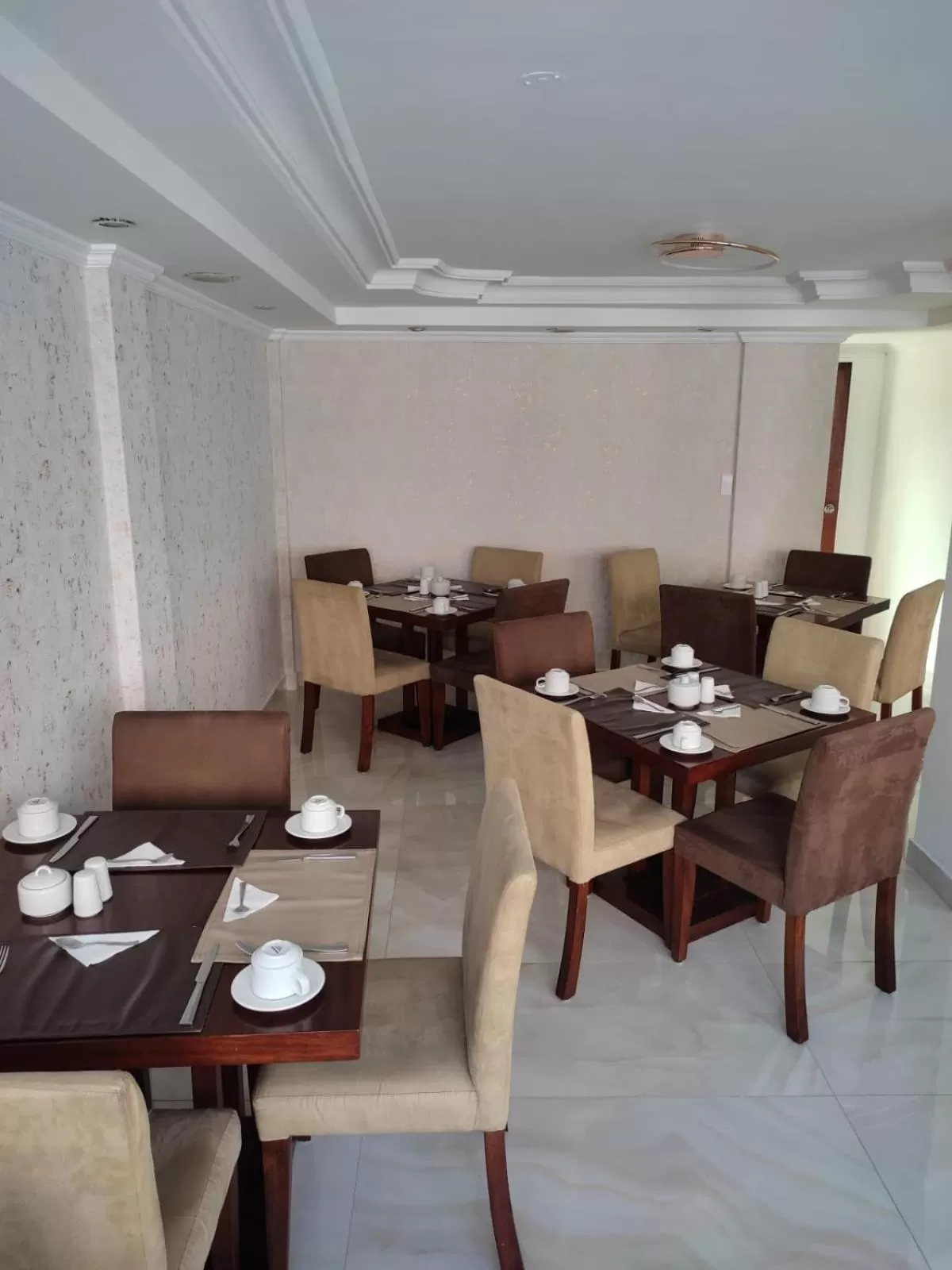 Restaurant/Places to Eat in La Carolina Inn