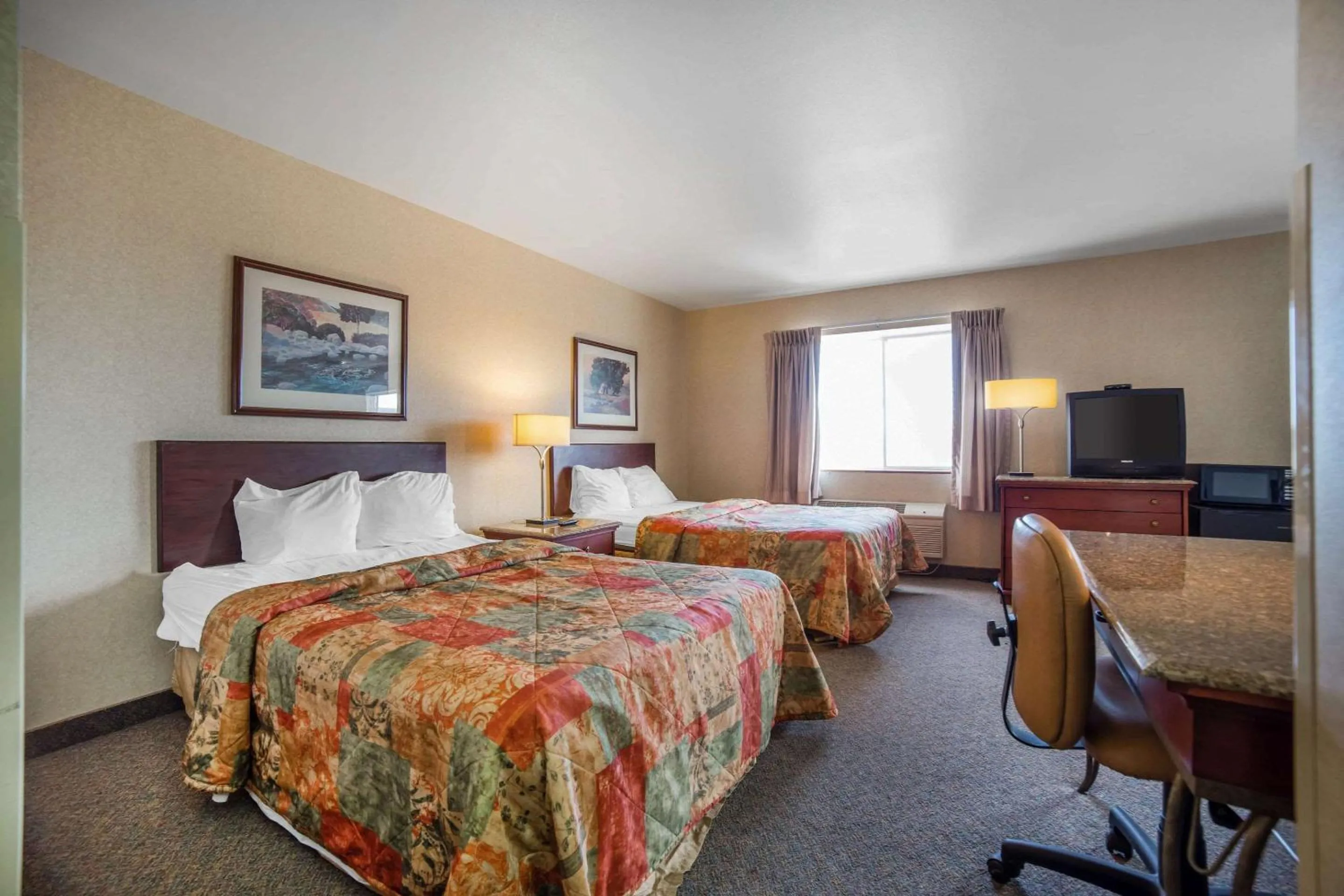 Photo of the whole room, Bed in Rodeway Inn & Suites Nampa