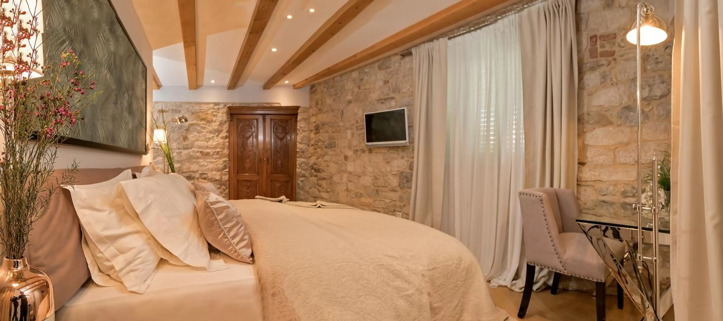 Bed in Heritage Hotel 19