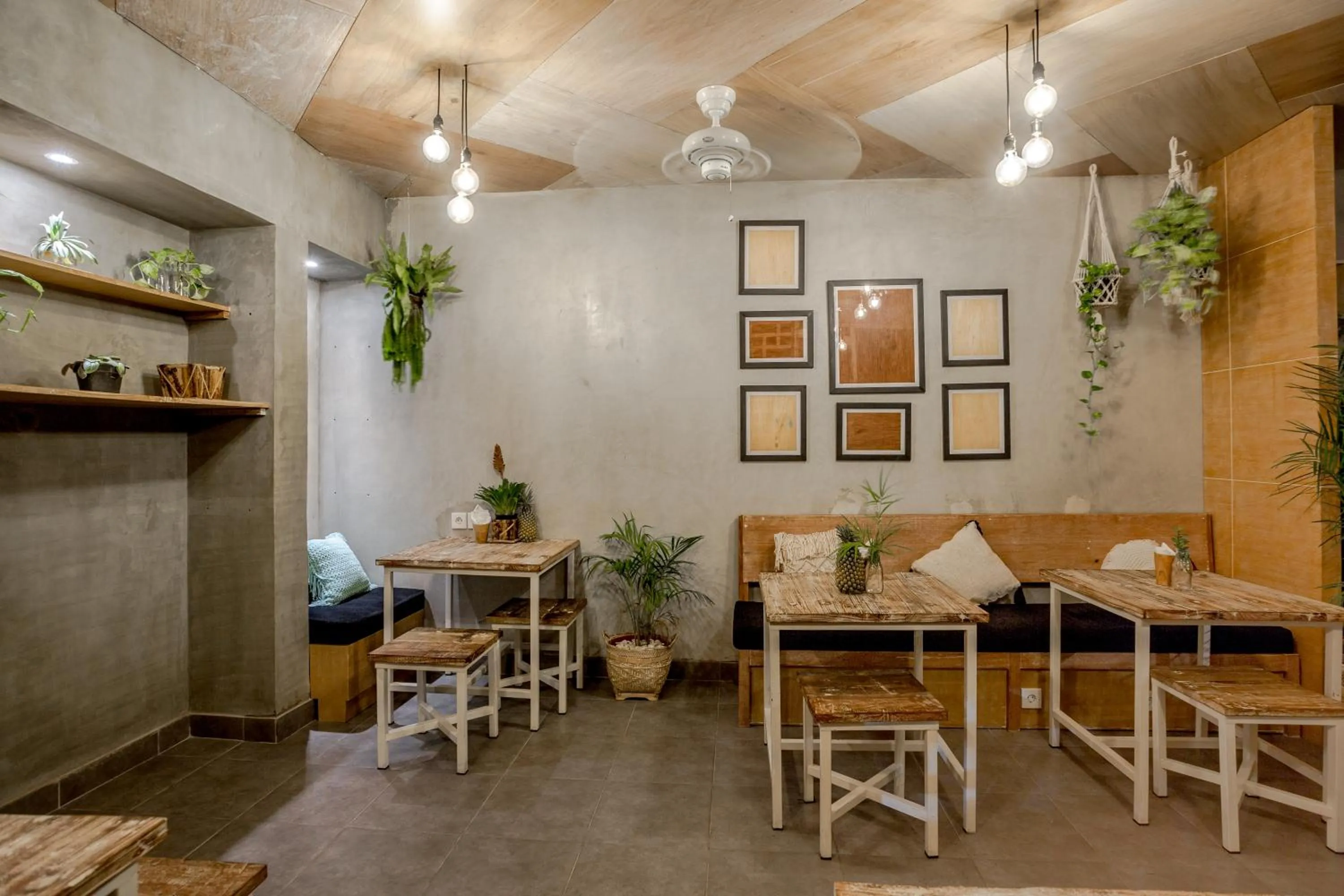 Restaurant/places to eat in Lokal Bali Hostel