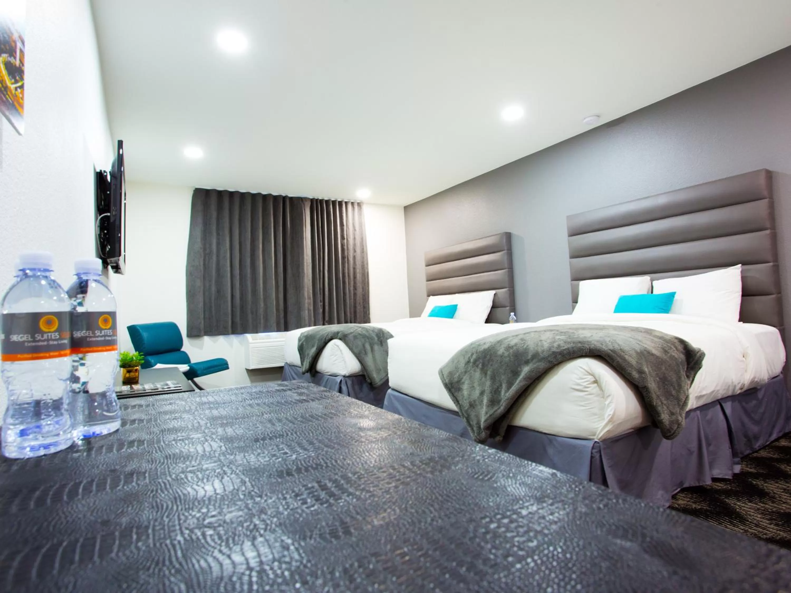 Bedroom, Bed in Siegel Select LV Strip-Convention Center