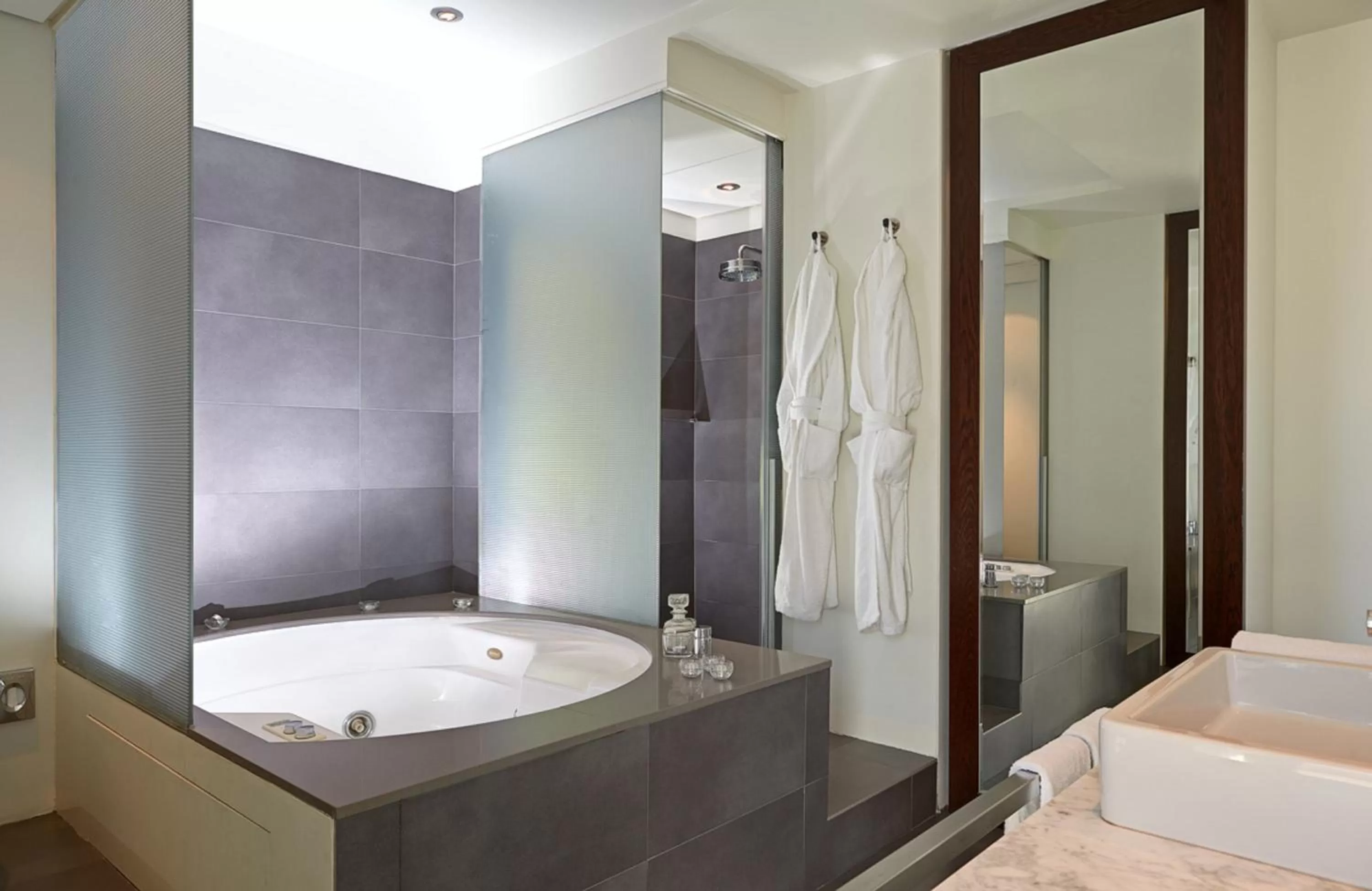 Bathroom, Bed in Sixtytwo Hotel