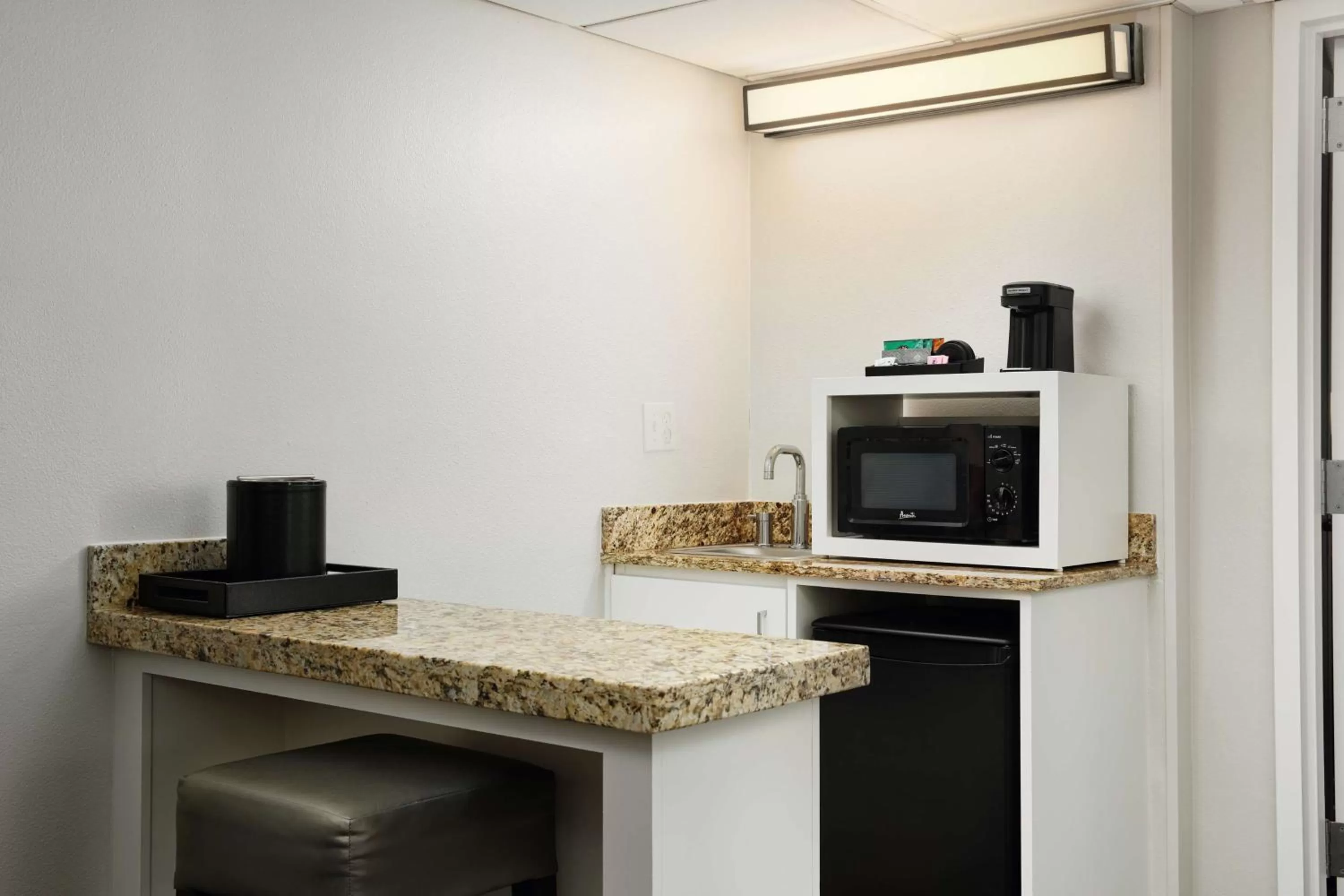 Bedroom in Embassy Suites by Hilton West Palm Beach Central