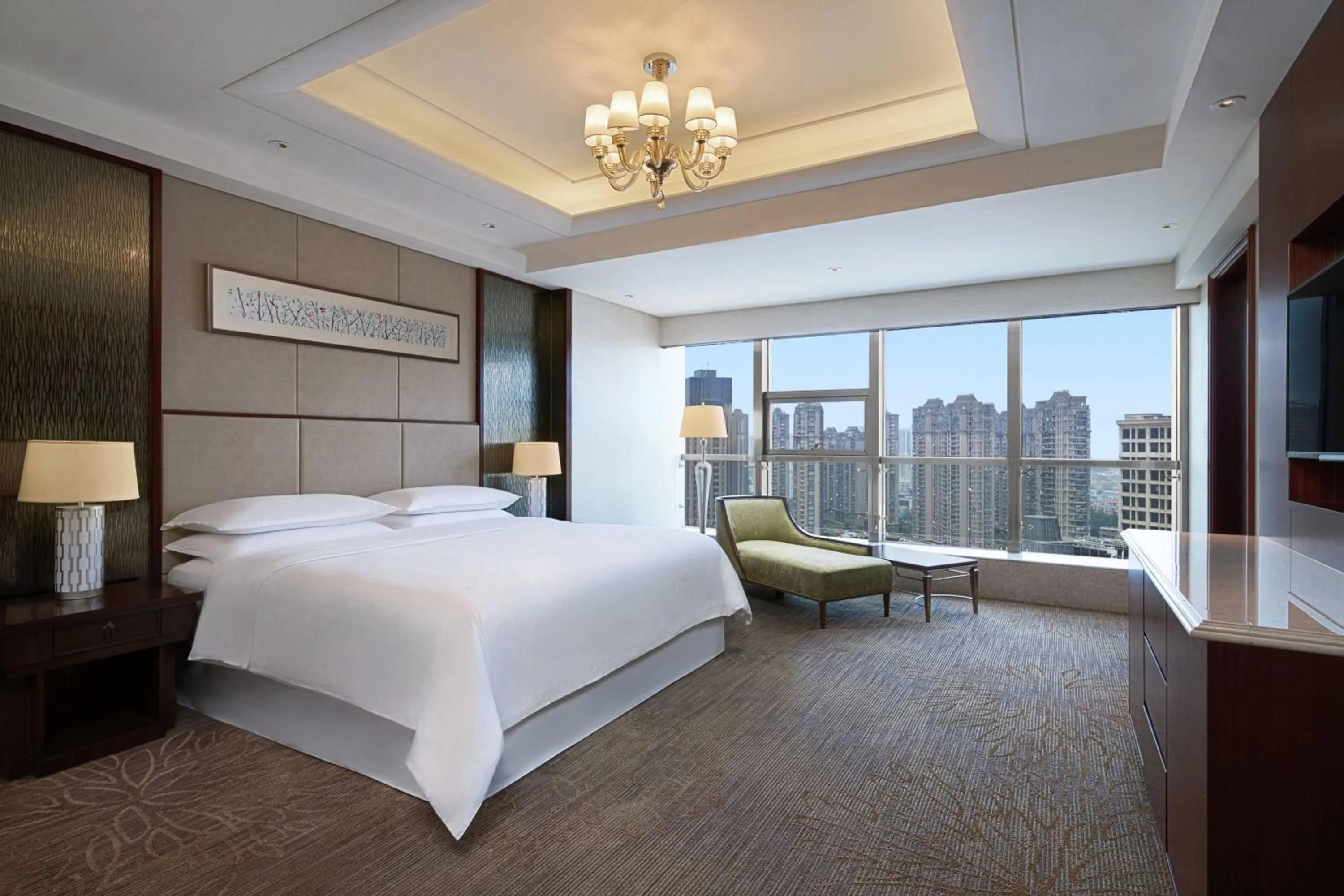 Photo of the whole room, Bed in Sheraton Nanchang Hotel