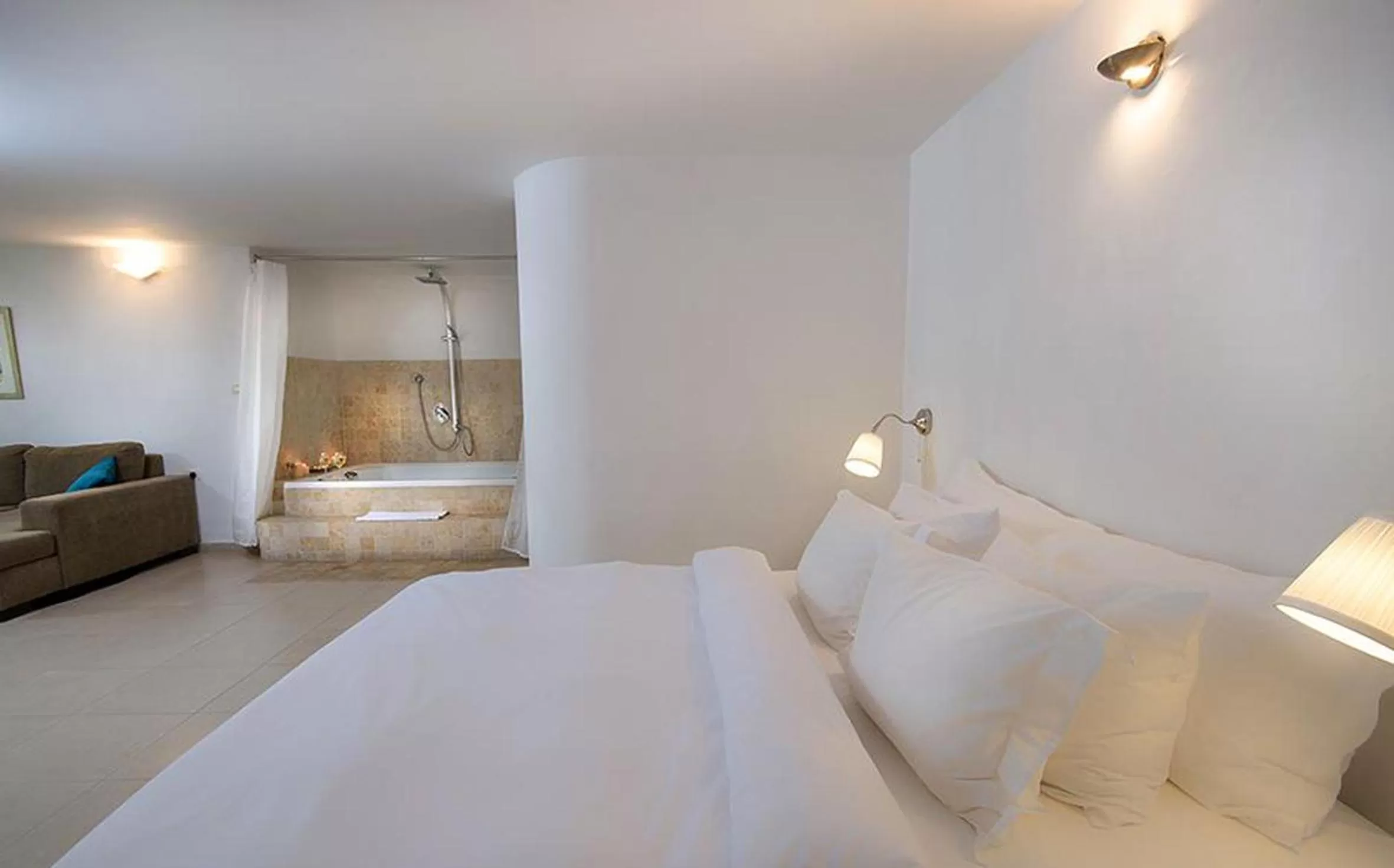 Bedroom, Bed in Above the Sea