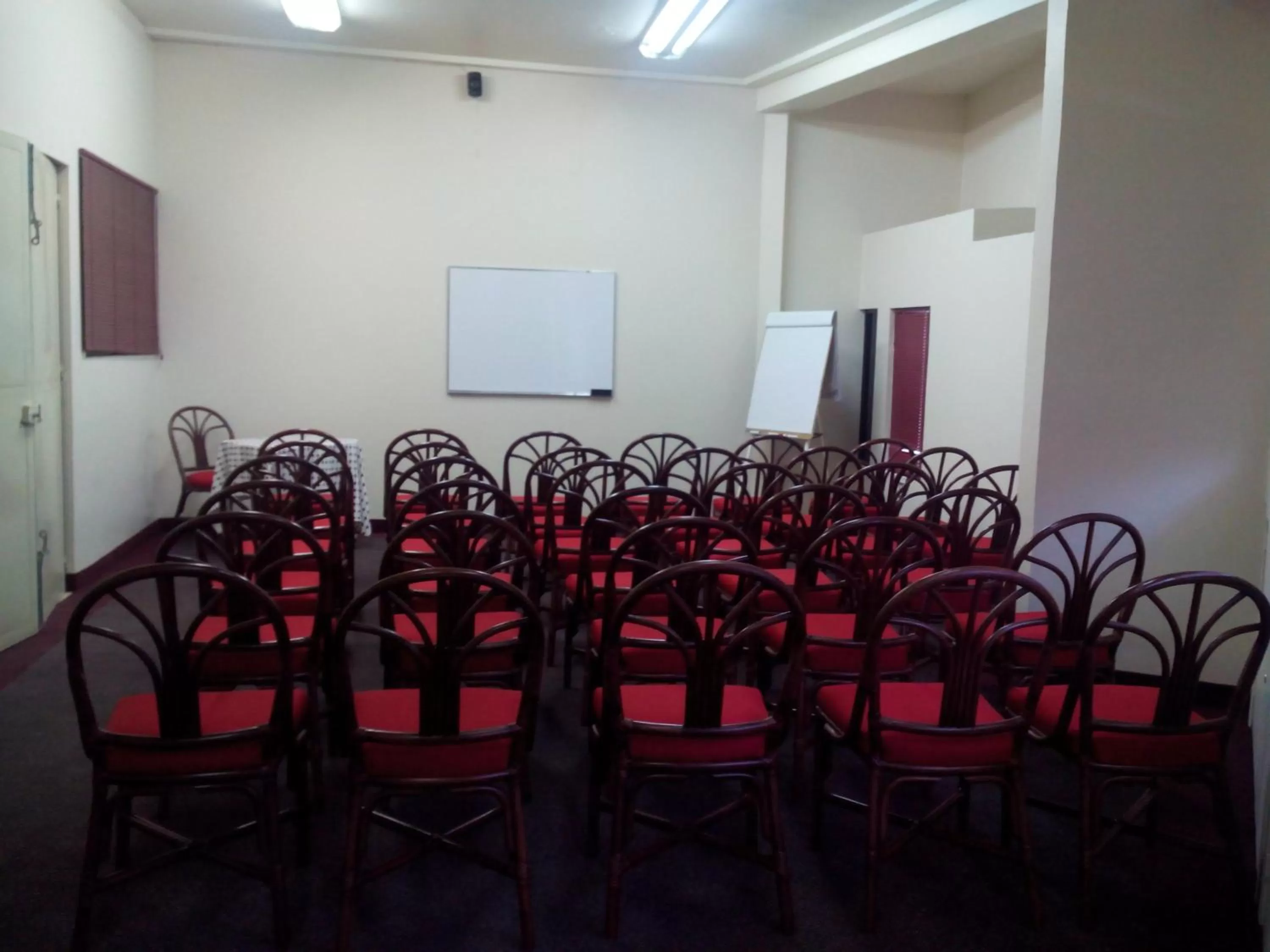 Meeting/conference room in Hotel Puente Real
