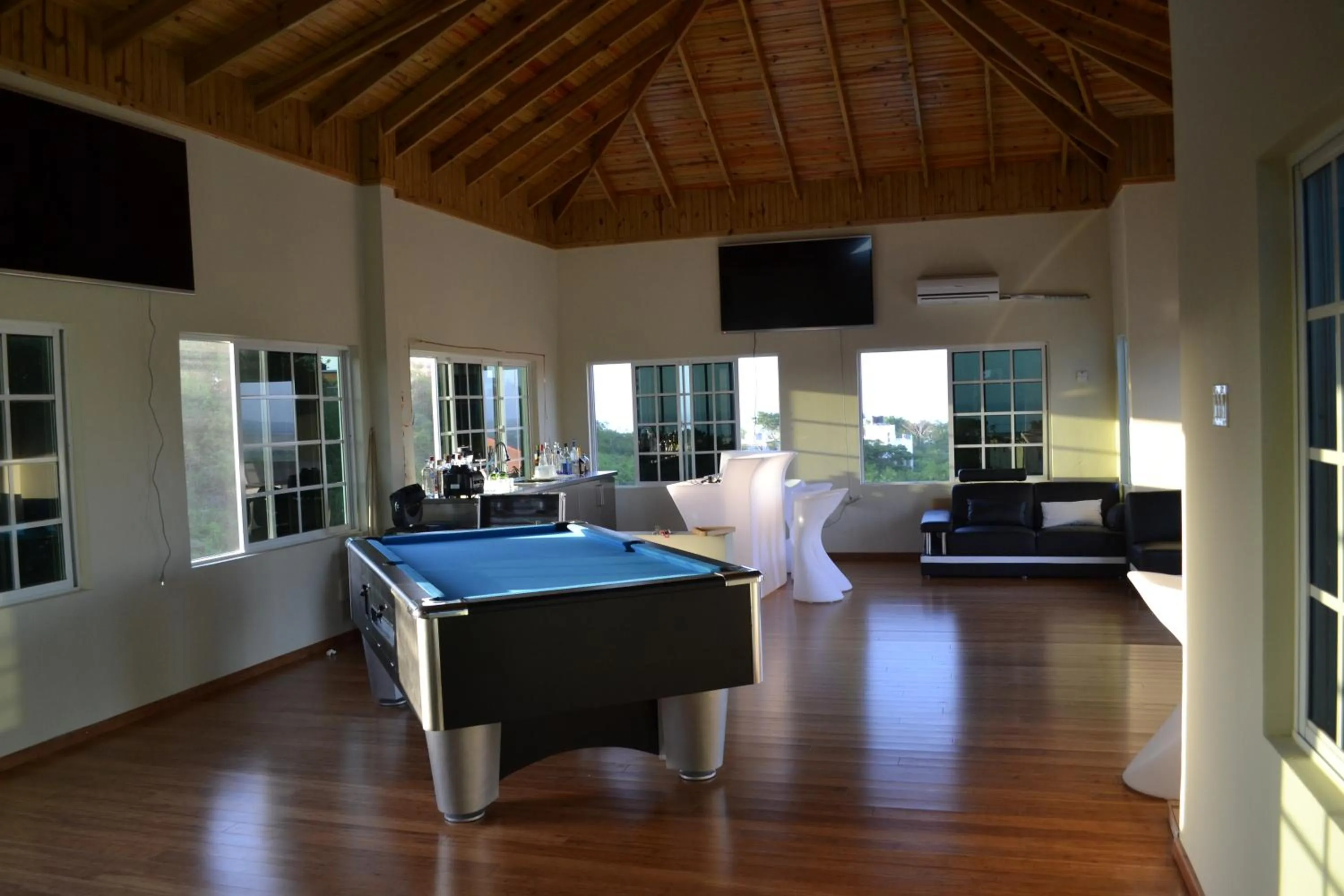 Day, Billiards in Skyblue Resort Negril