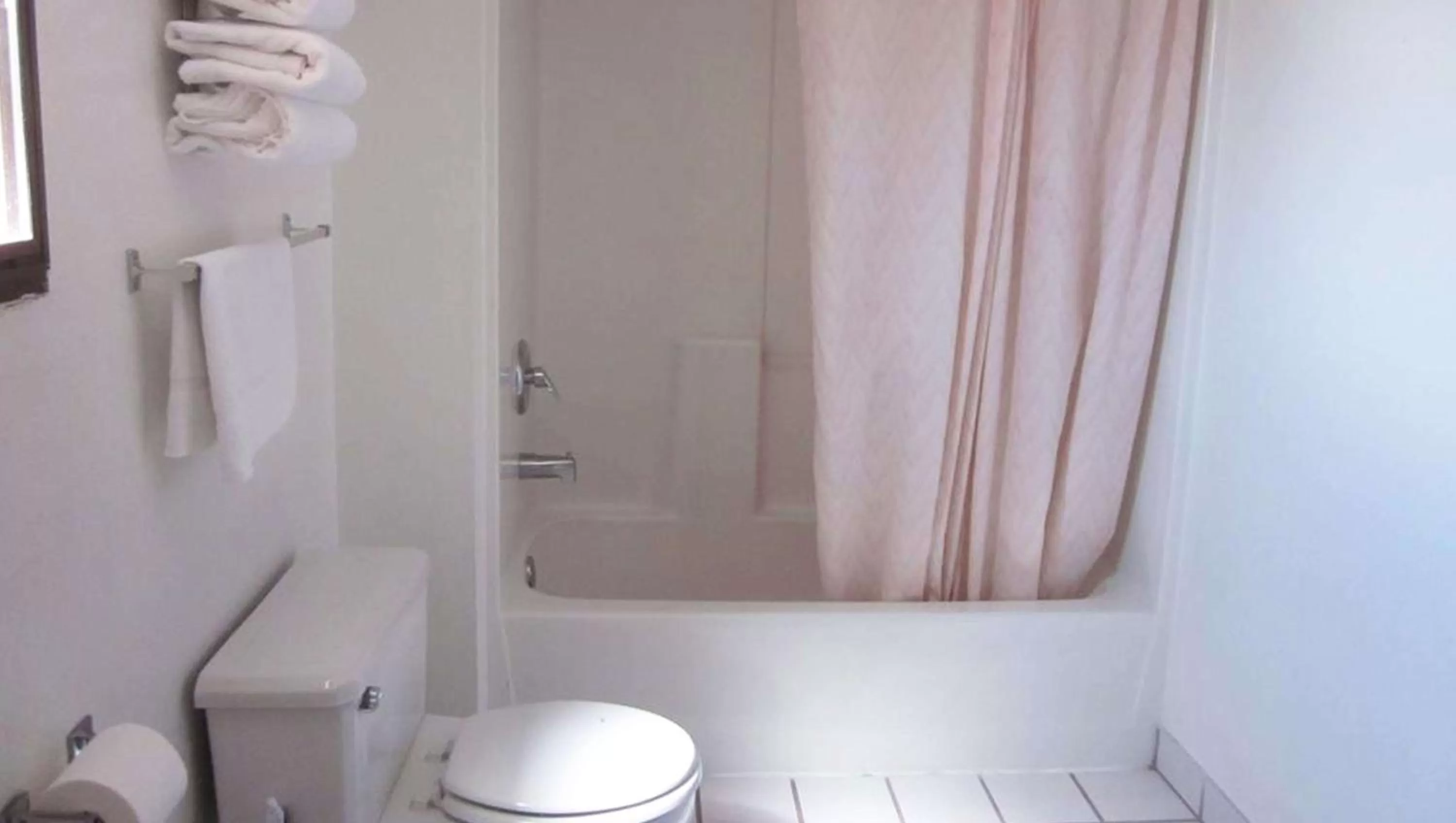 Bathroom in Marianna Inn Panguitch