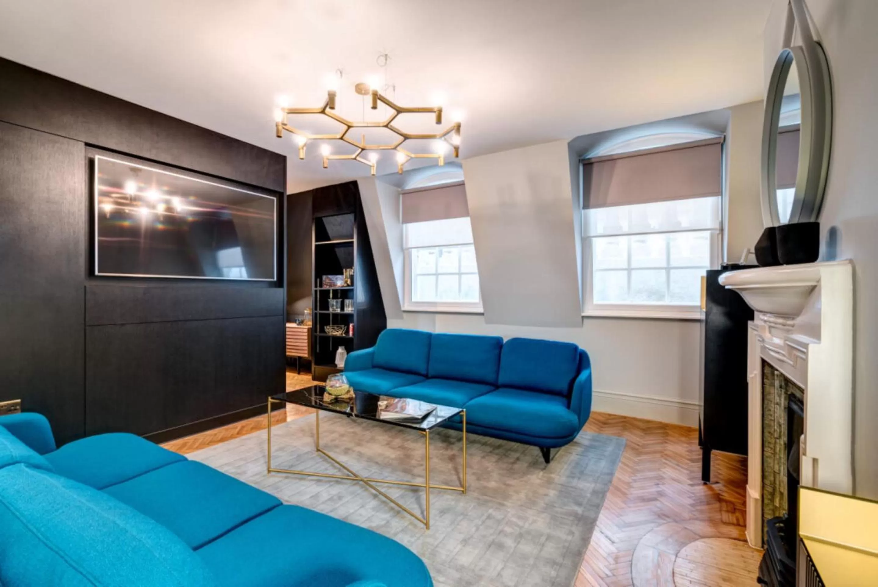 TV and multimedia in Apex Temple Court Hotel