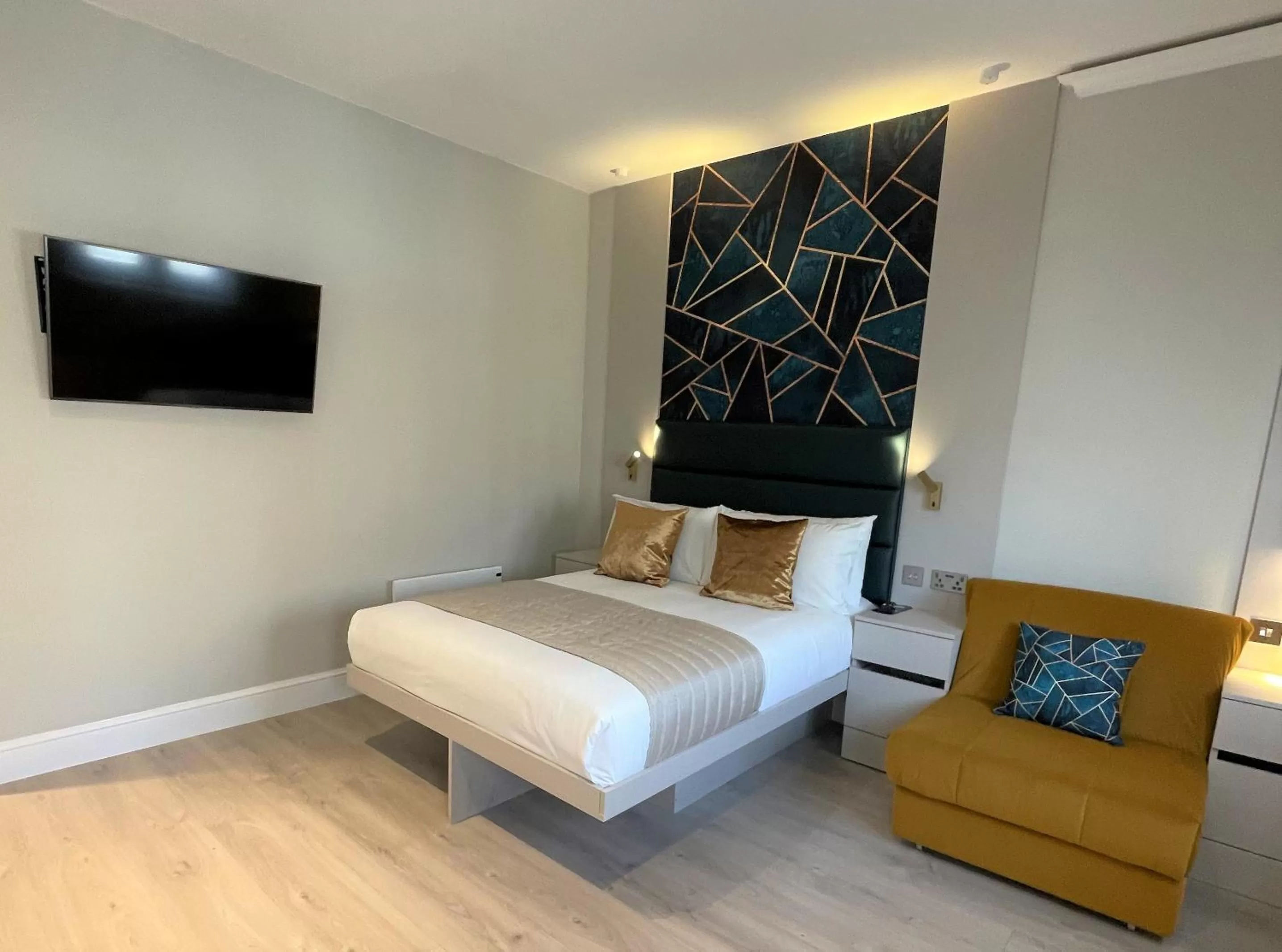 Photo of the whole room, Bed in 198 Studios