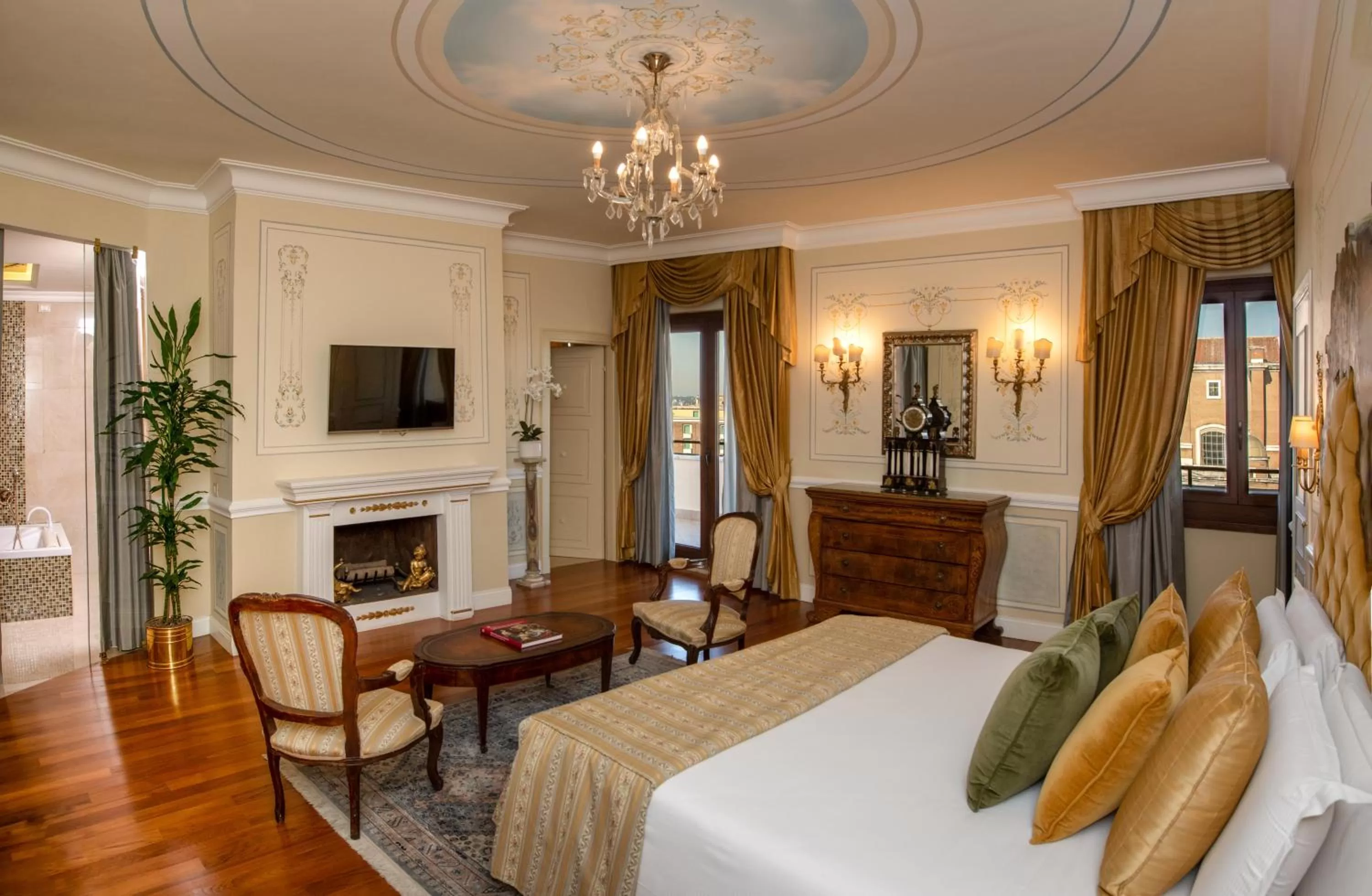 Bedroom, Bed in Radisson Blu GHR Rome