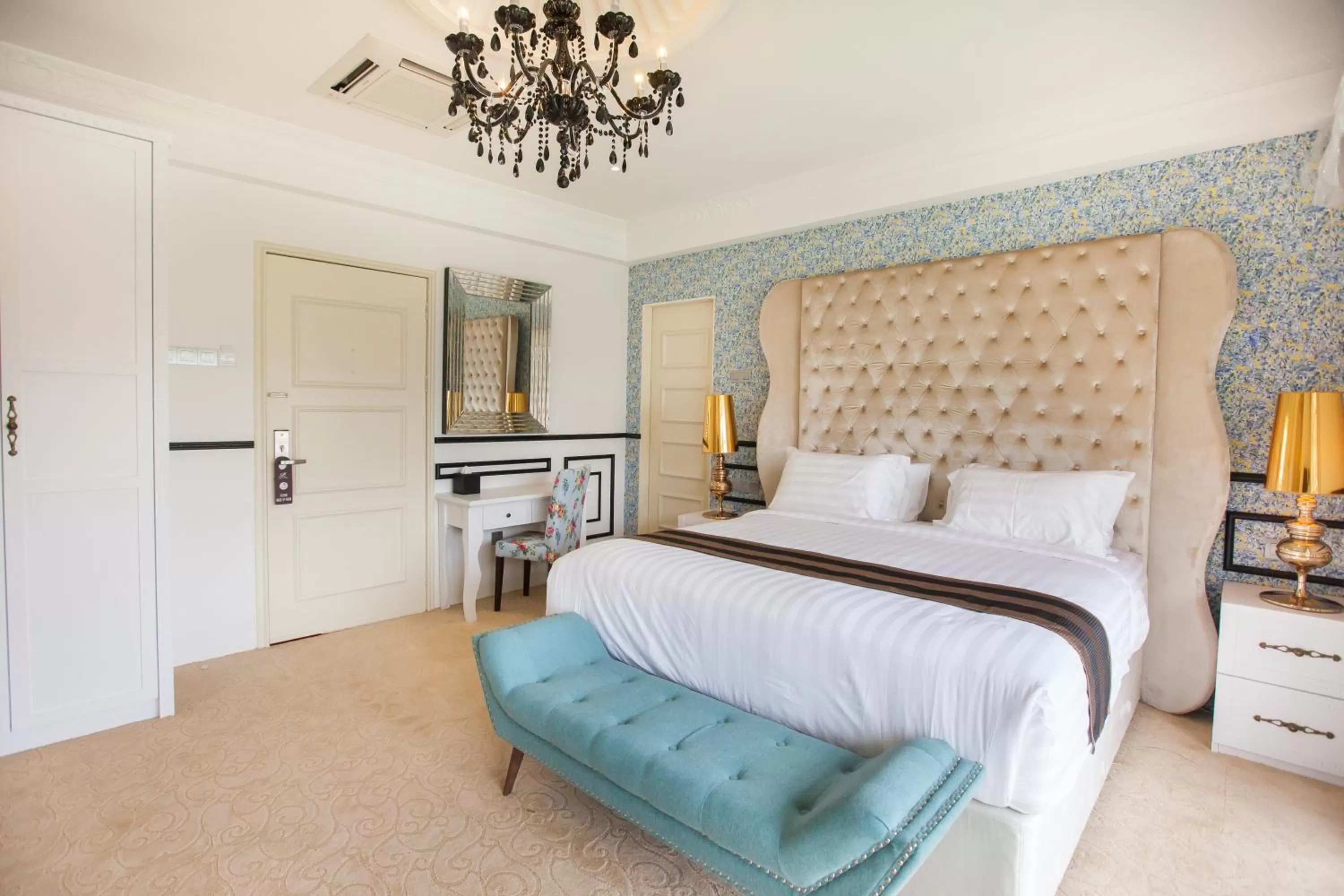 Executive Suite in Apple Heritage Hotel