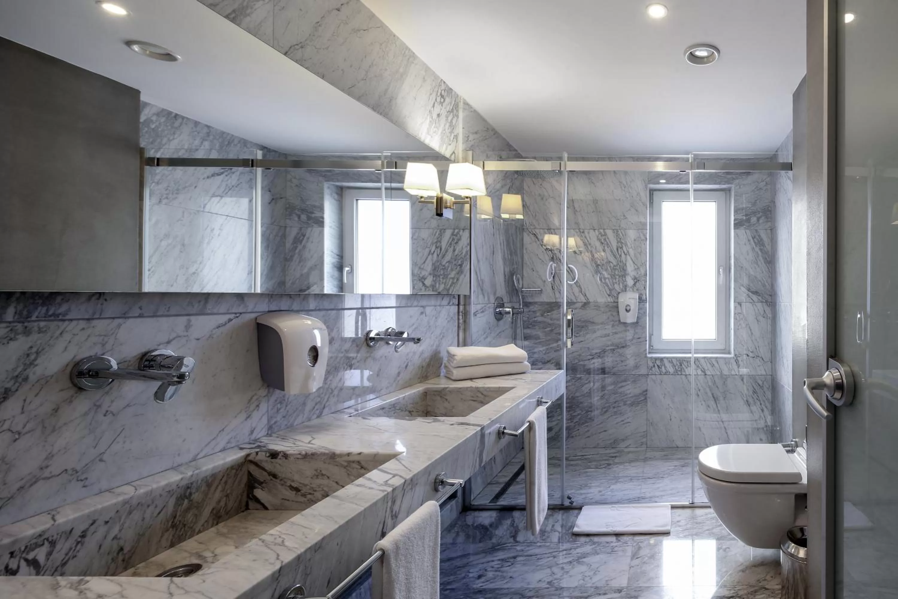 Shower in The Gate Ataşehir Finance Centre