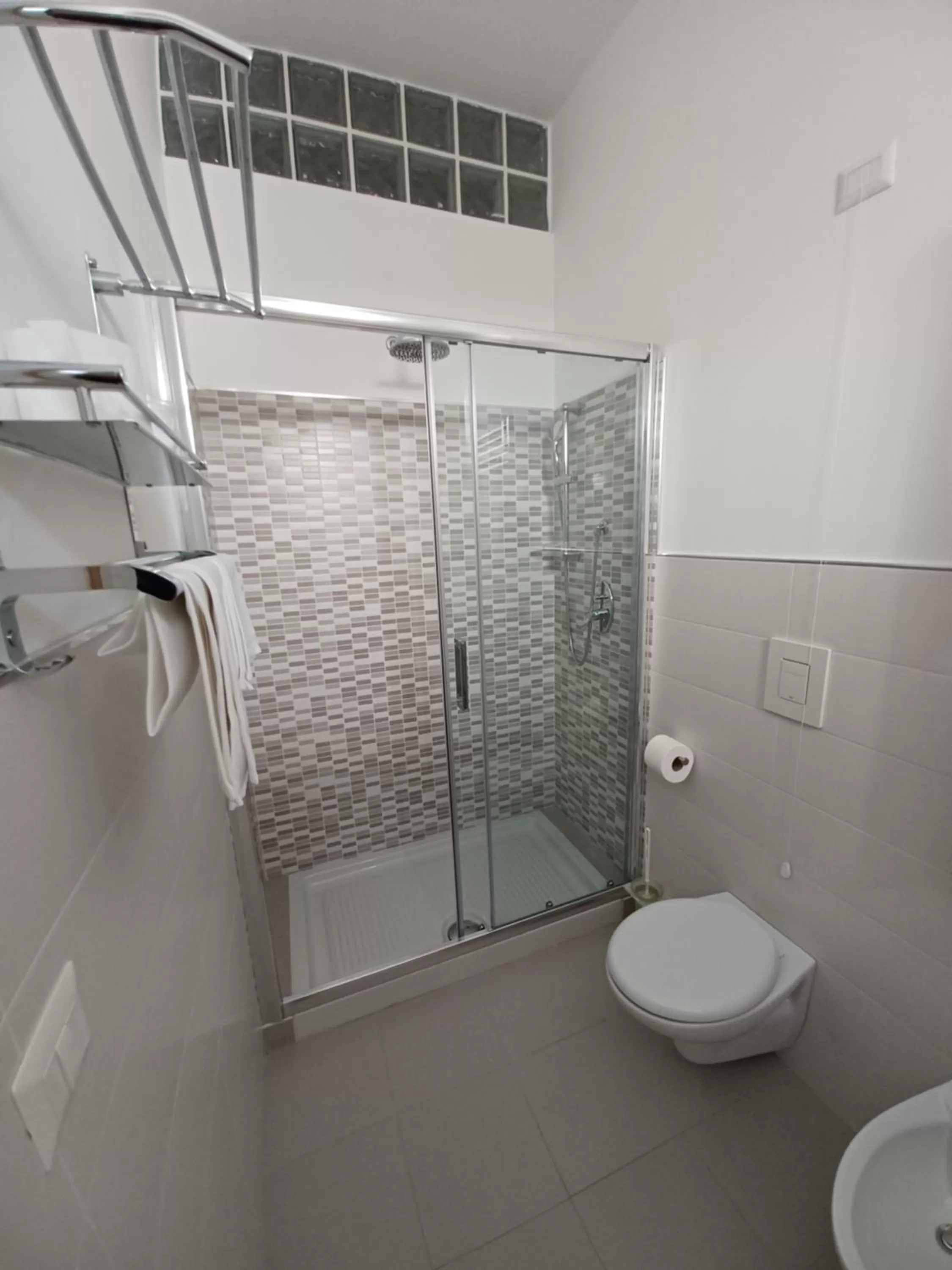 Shower in Hotel Costa