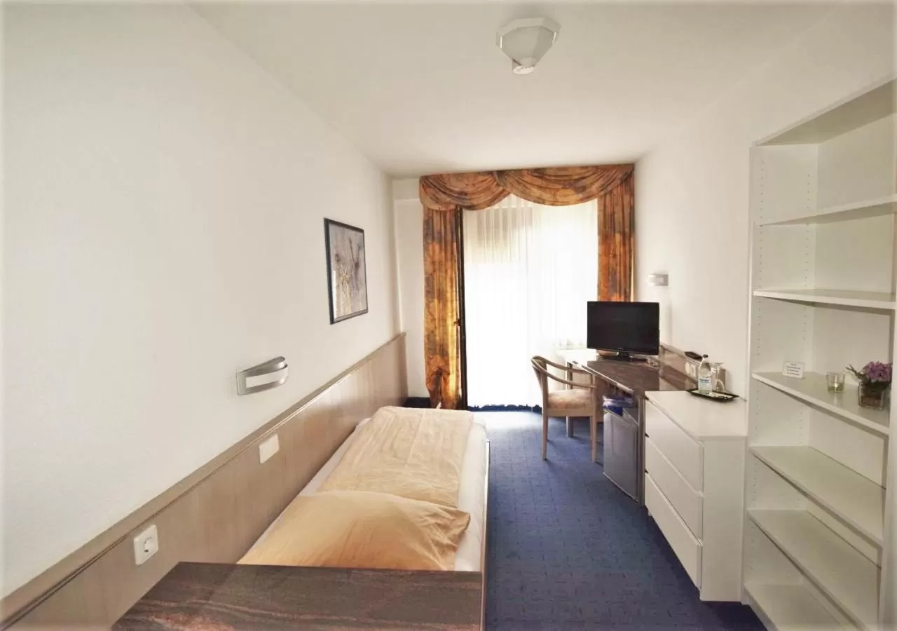 Photo of the whole room, Bed in Hotel Alena - Kontaktlos Check-In