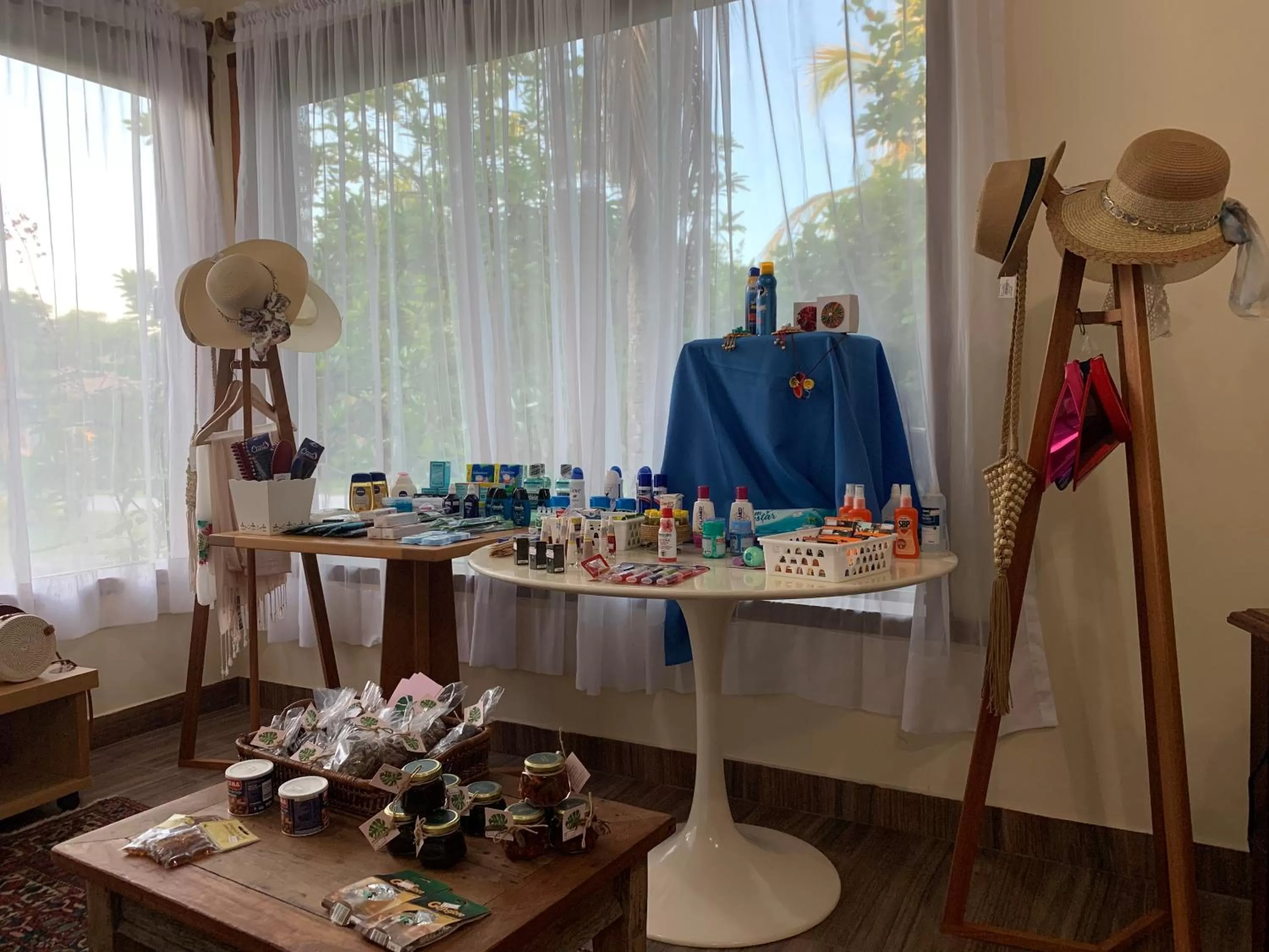 On-site shops, Restaurant/Places to Eat in Pousada Sitio da Bia