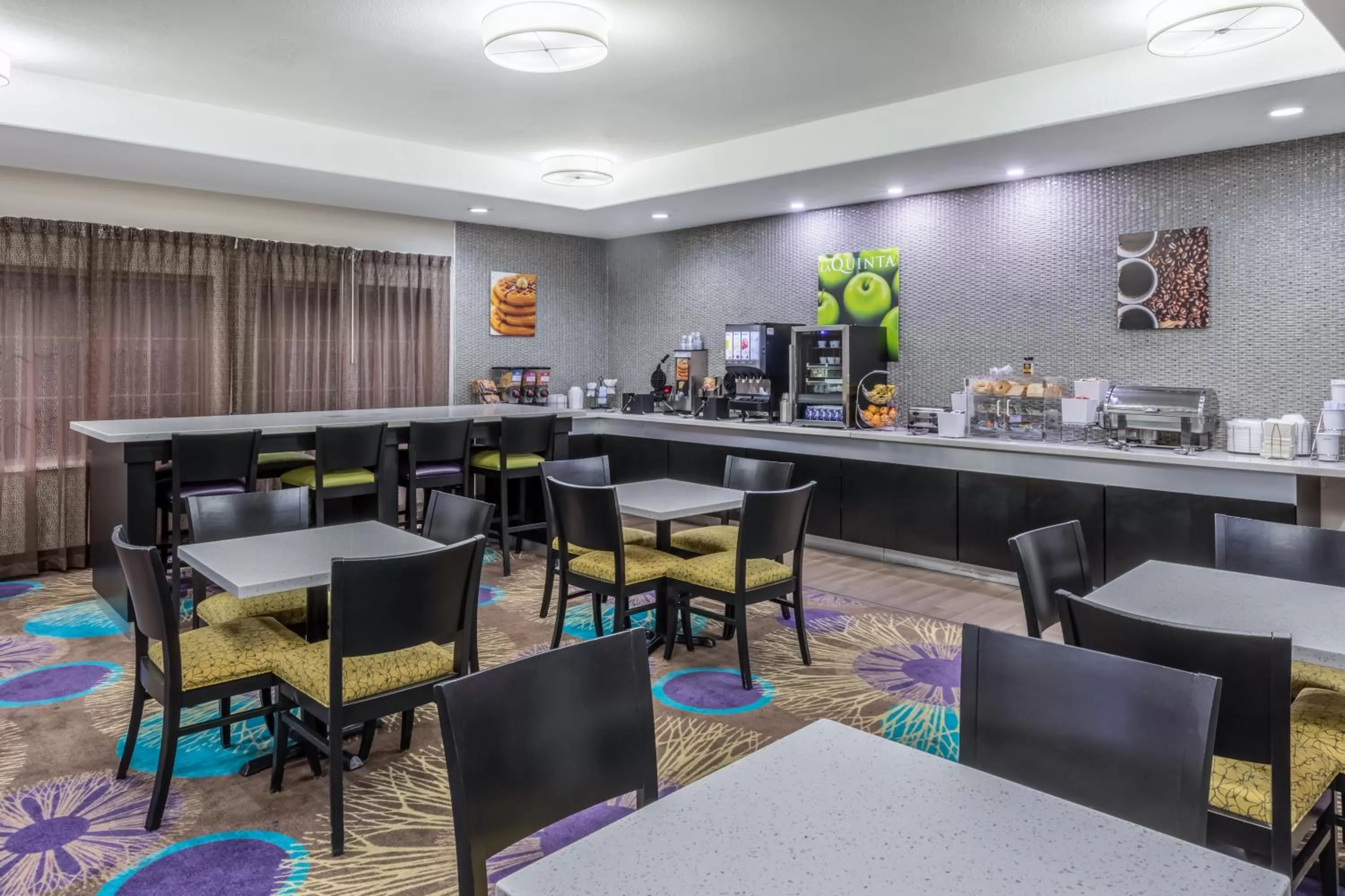 Seating area in La Quinta by Wyndham New Braunfels