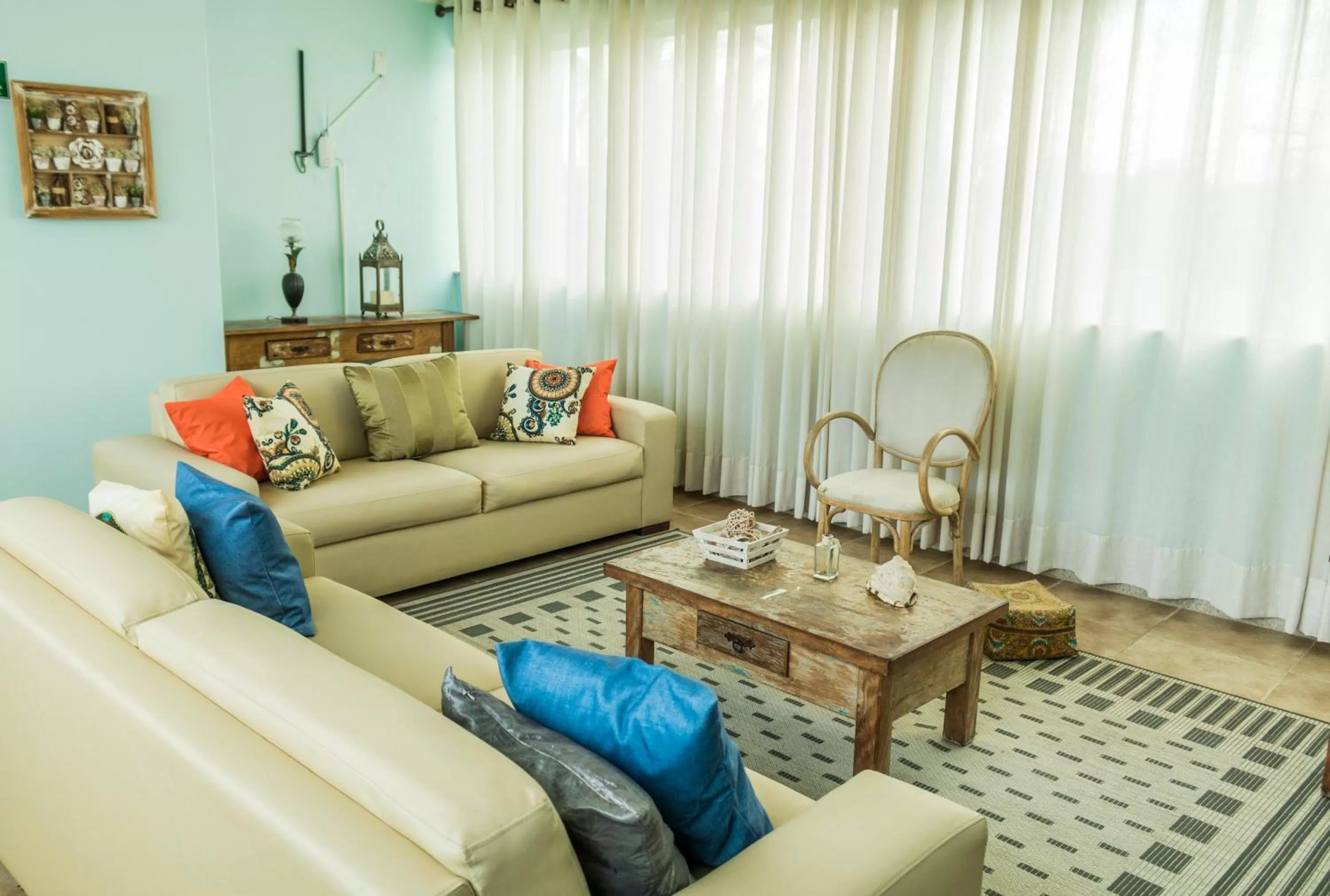 Living room in Farol de Itapuã Praia Hotel