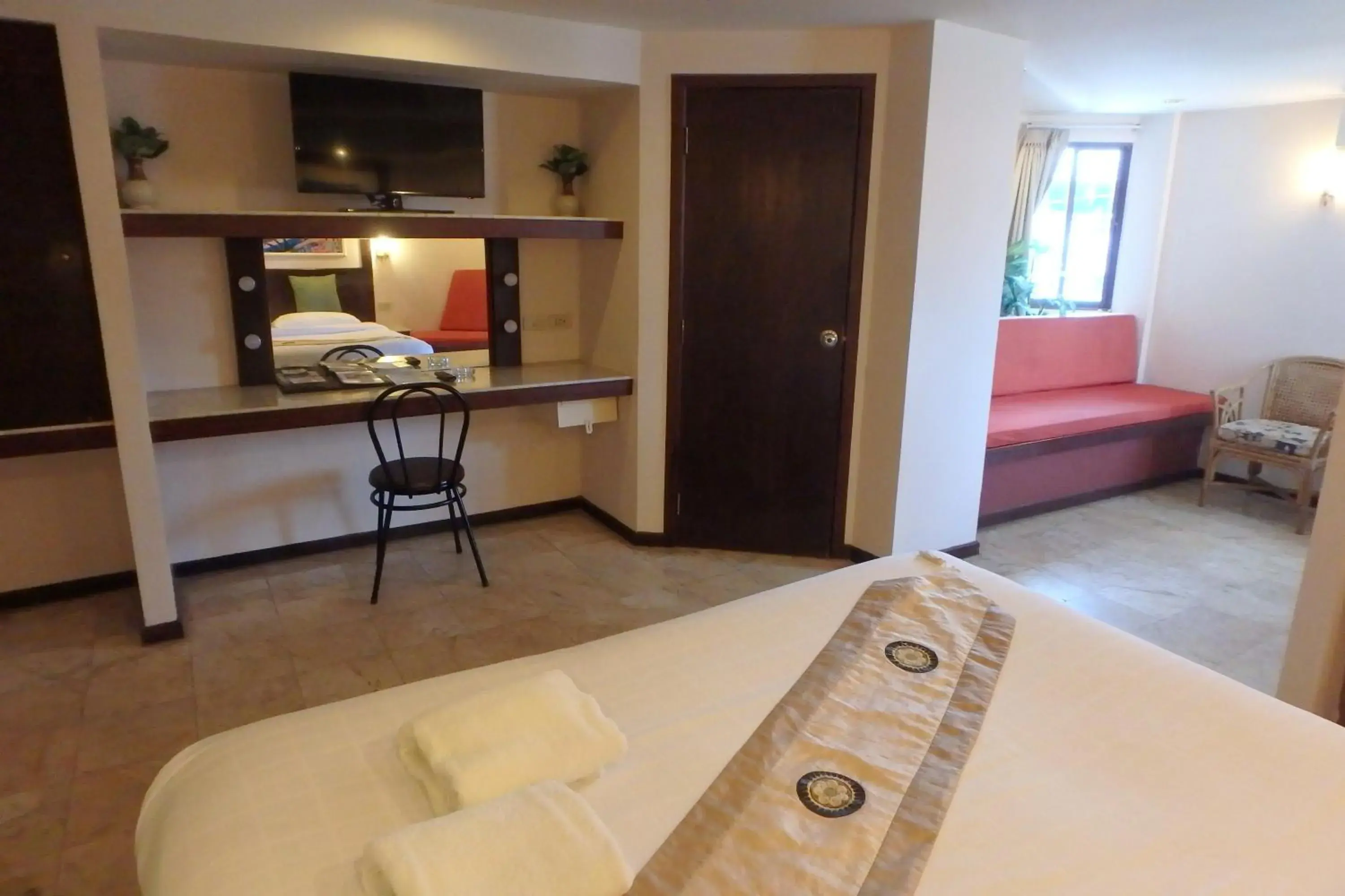 Deluxe Double Room in Paradise Inn Deluxe Double Room in Paradise Inn