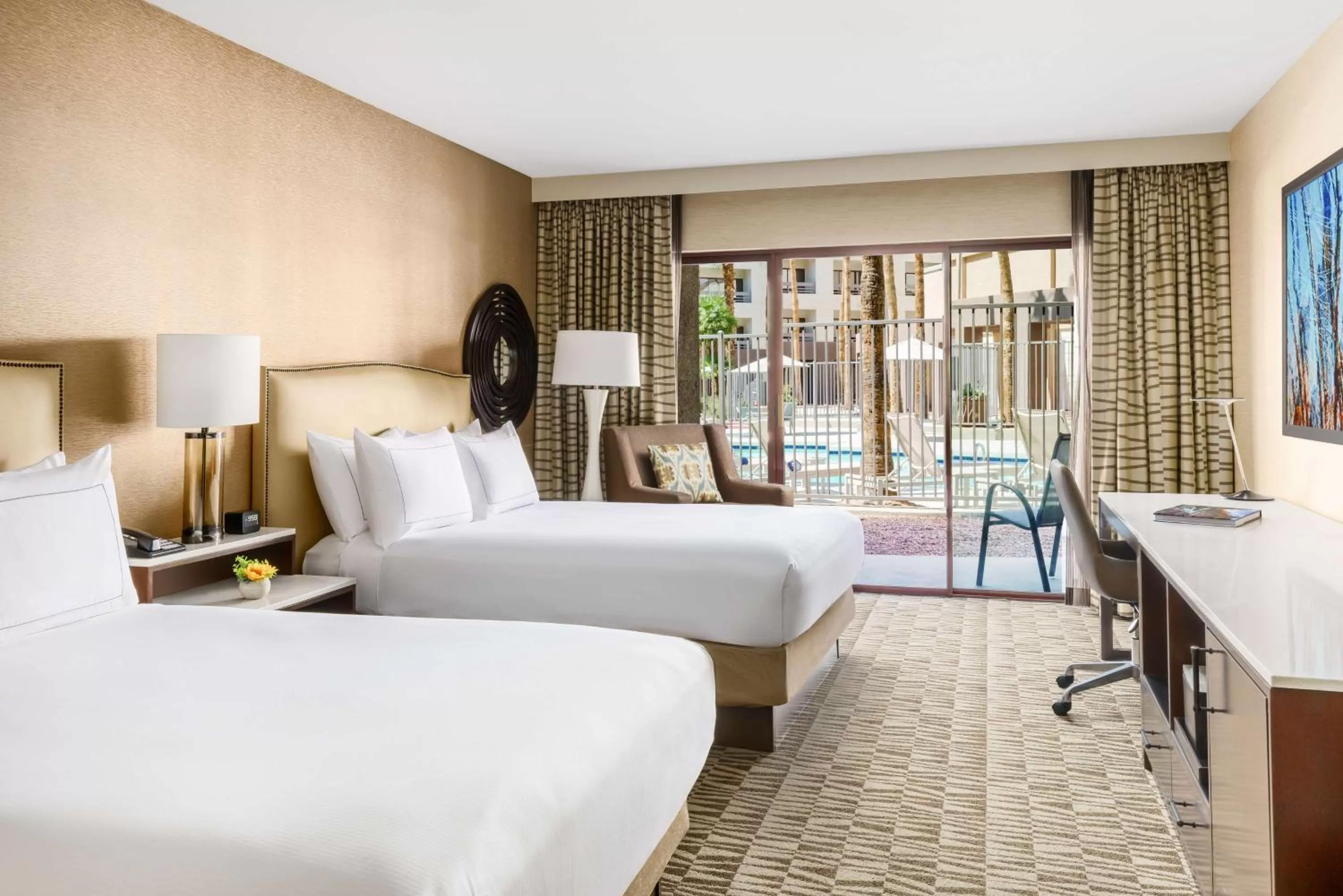 Bedroom, Bed in Hilton Phoenix Airport