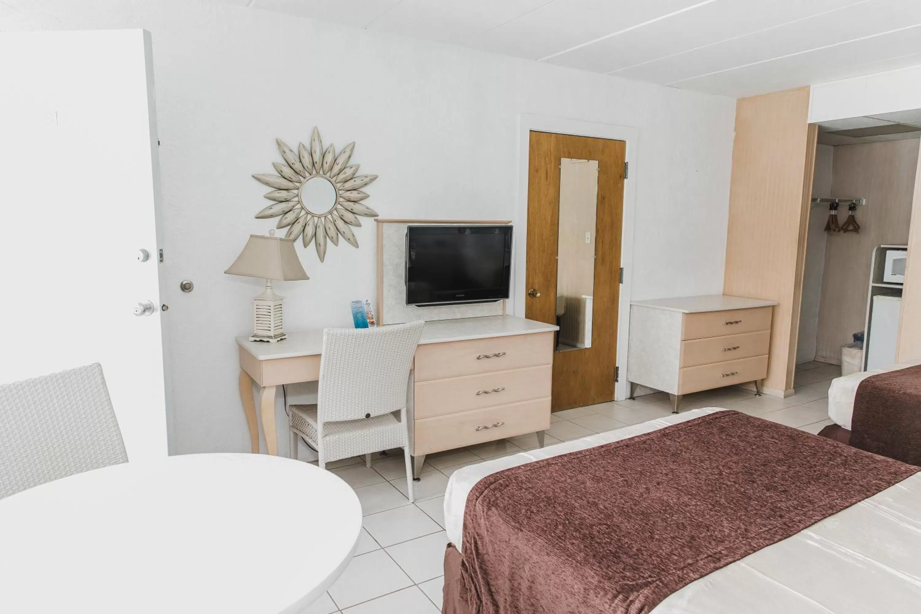 TV/Entertainment Center in Heart of Wildwood Motel