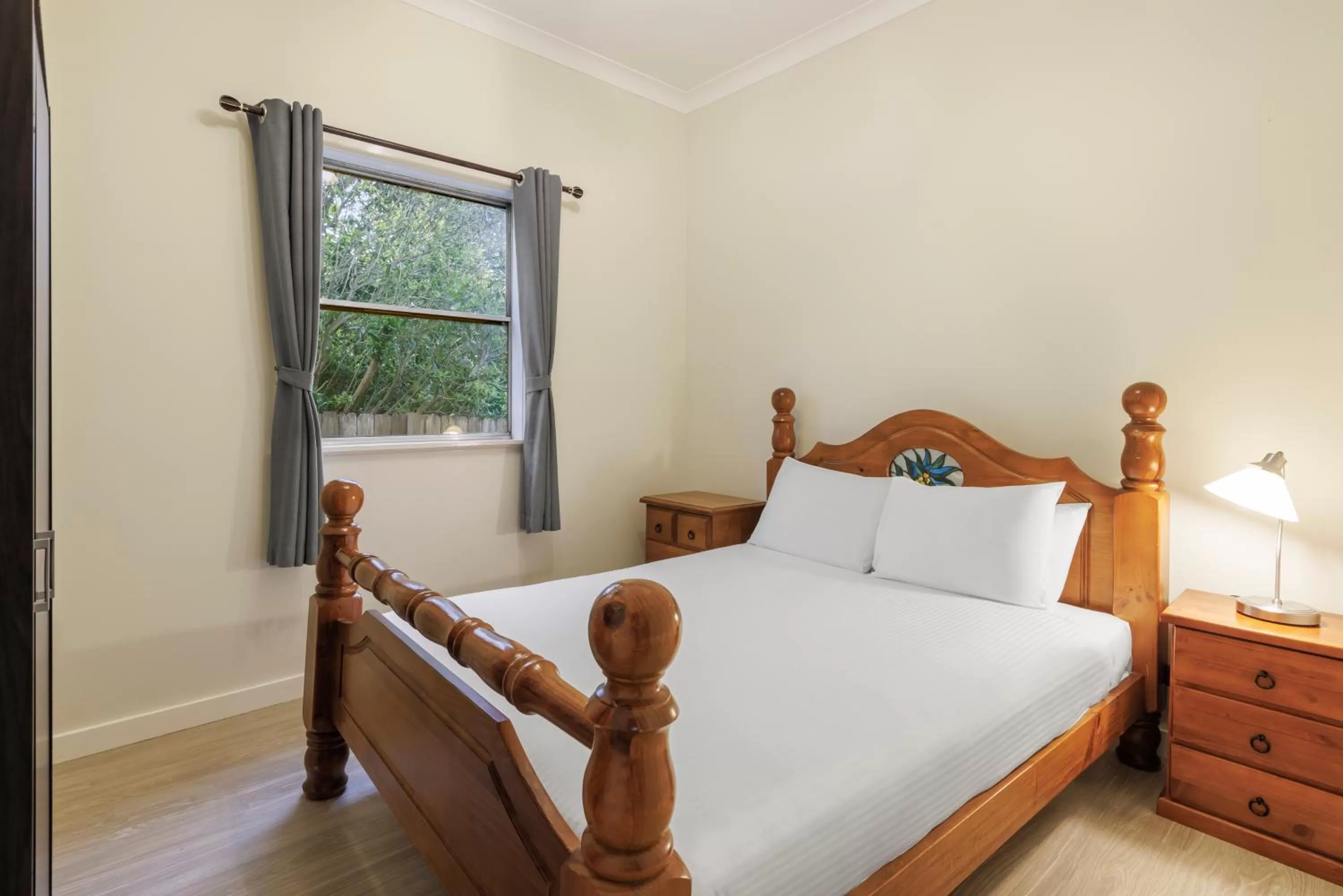 Bedroom, Bed in Hotel Blue & Cottages Katoomba