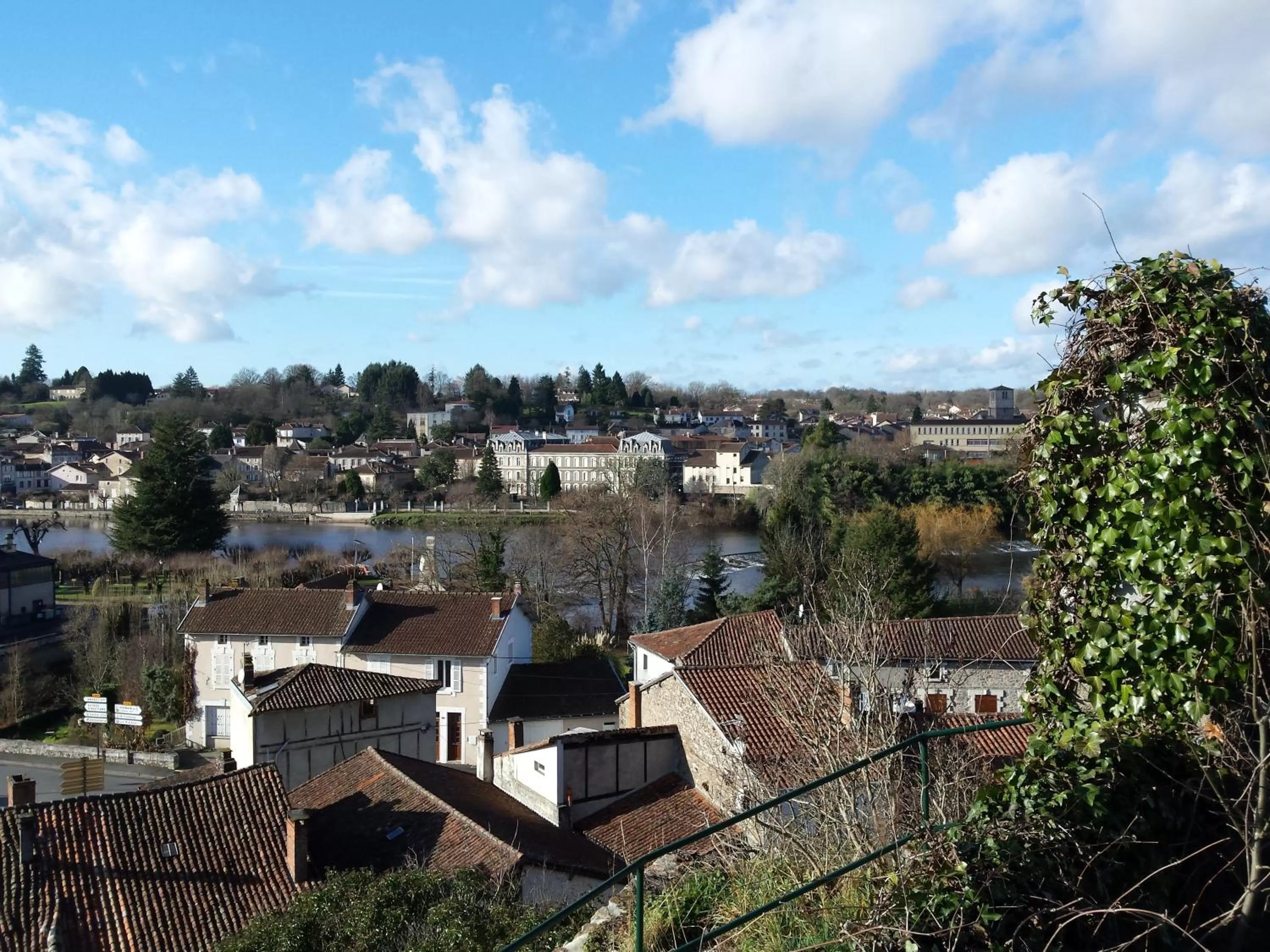 Property building in 13 Bees