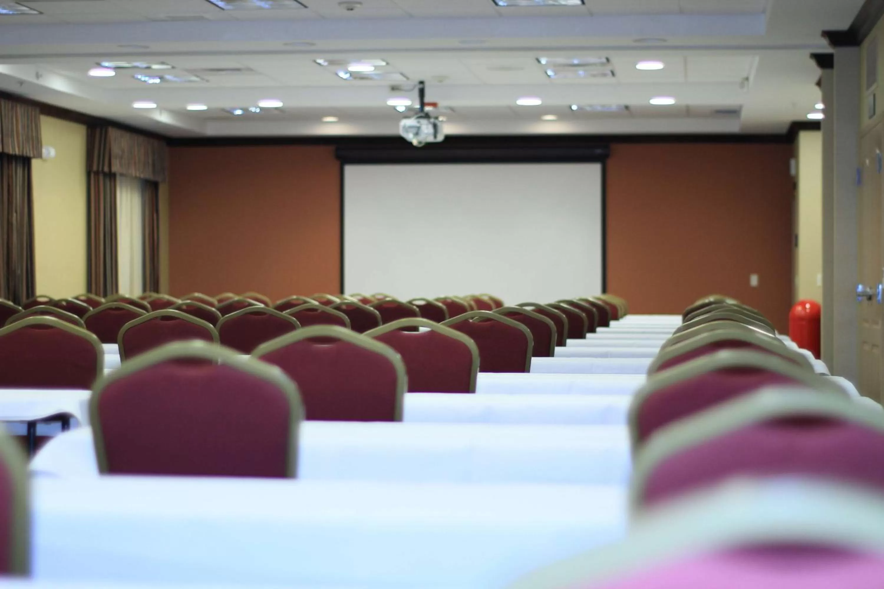Meeting/conference room in Hampton Inn & Suites Folsom