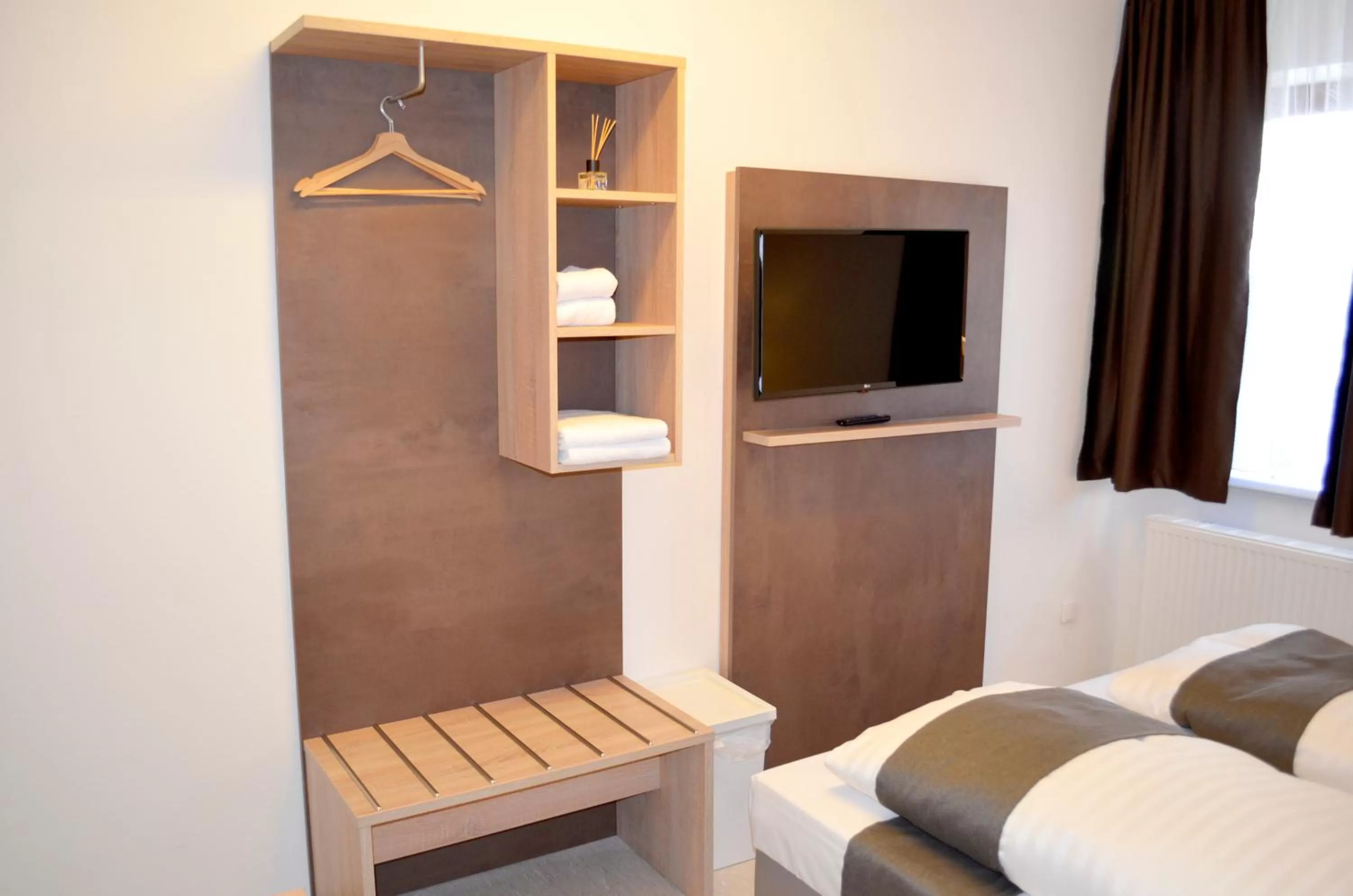 TV and multimedia, TV/Entertainment Center in Hana Aparthotel