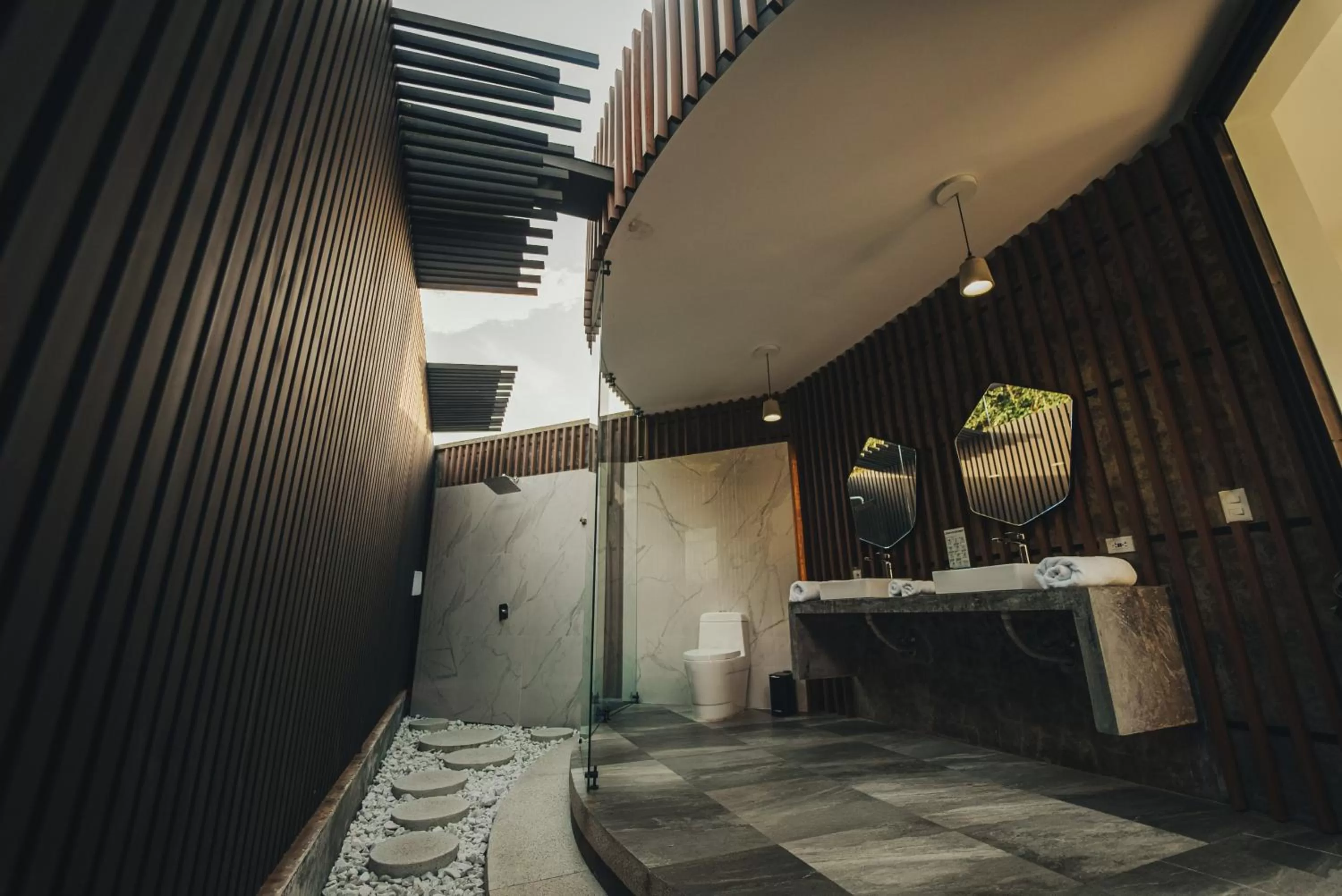 Shower in La Cima Eco Hotel