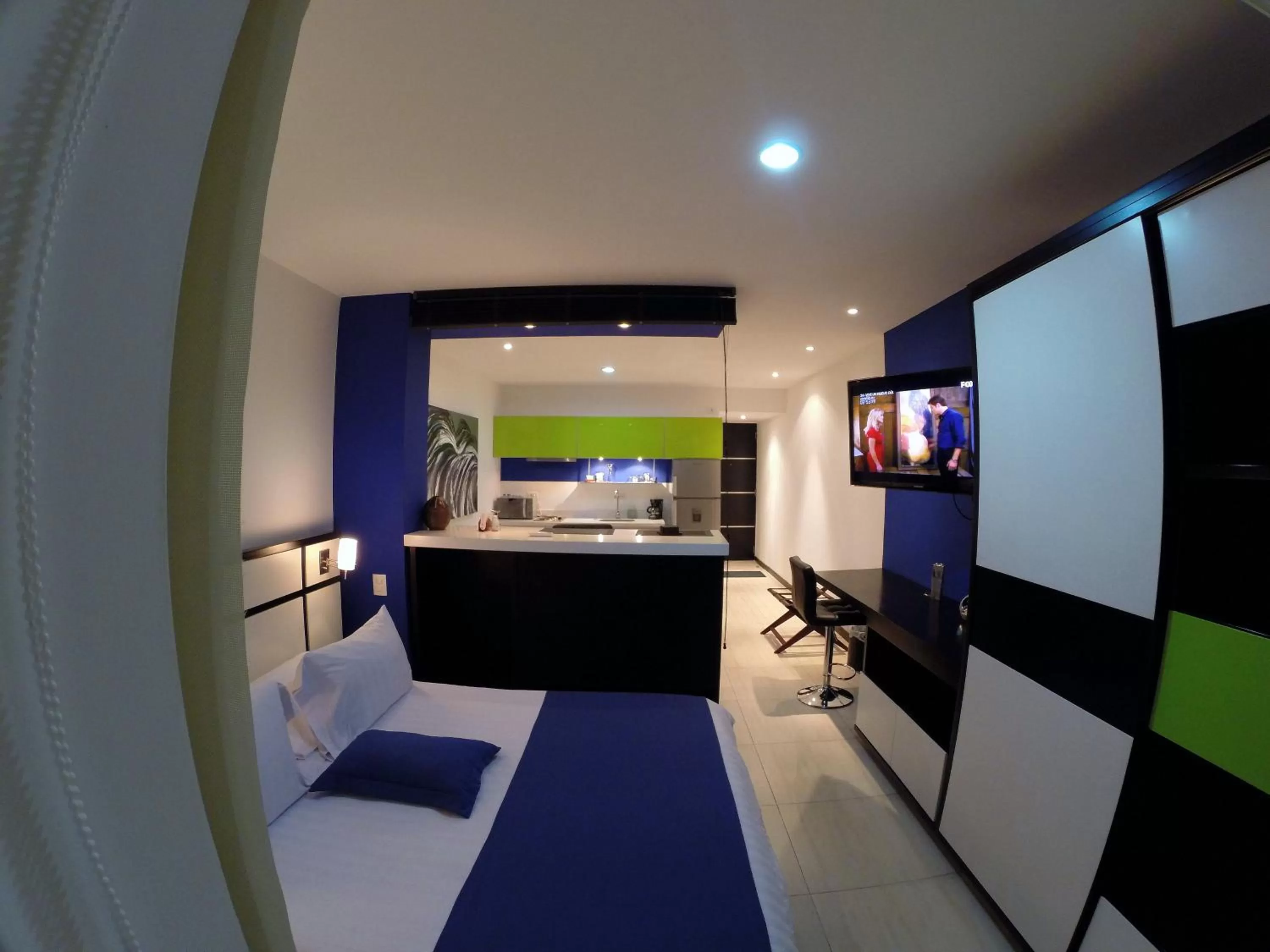 Kitchen or kitchenette, Bed in Aqua Granada Hotel