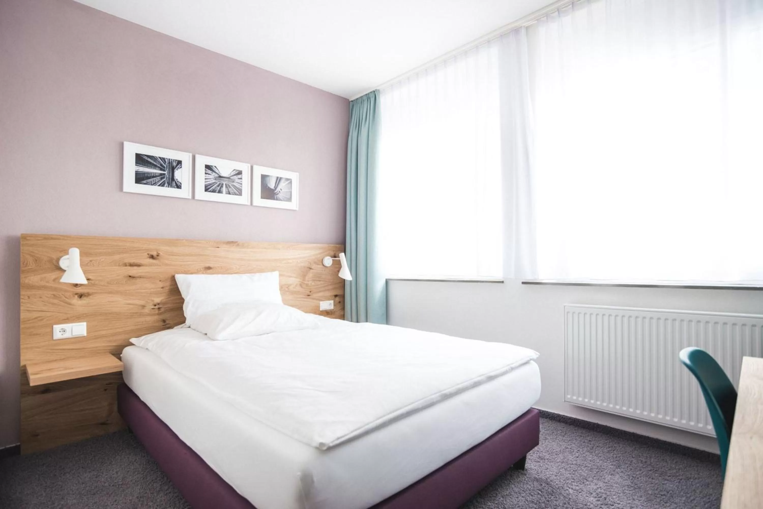 Photo of the whole room, Bed in Ulmer Münster Hotel