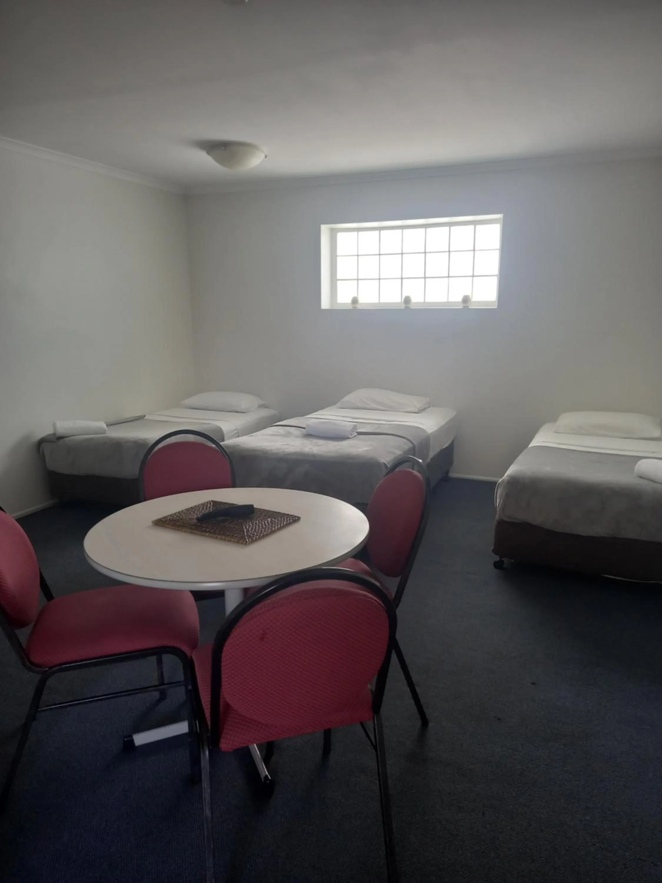 Bed in Centrepoint Motor Inn