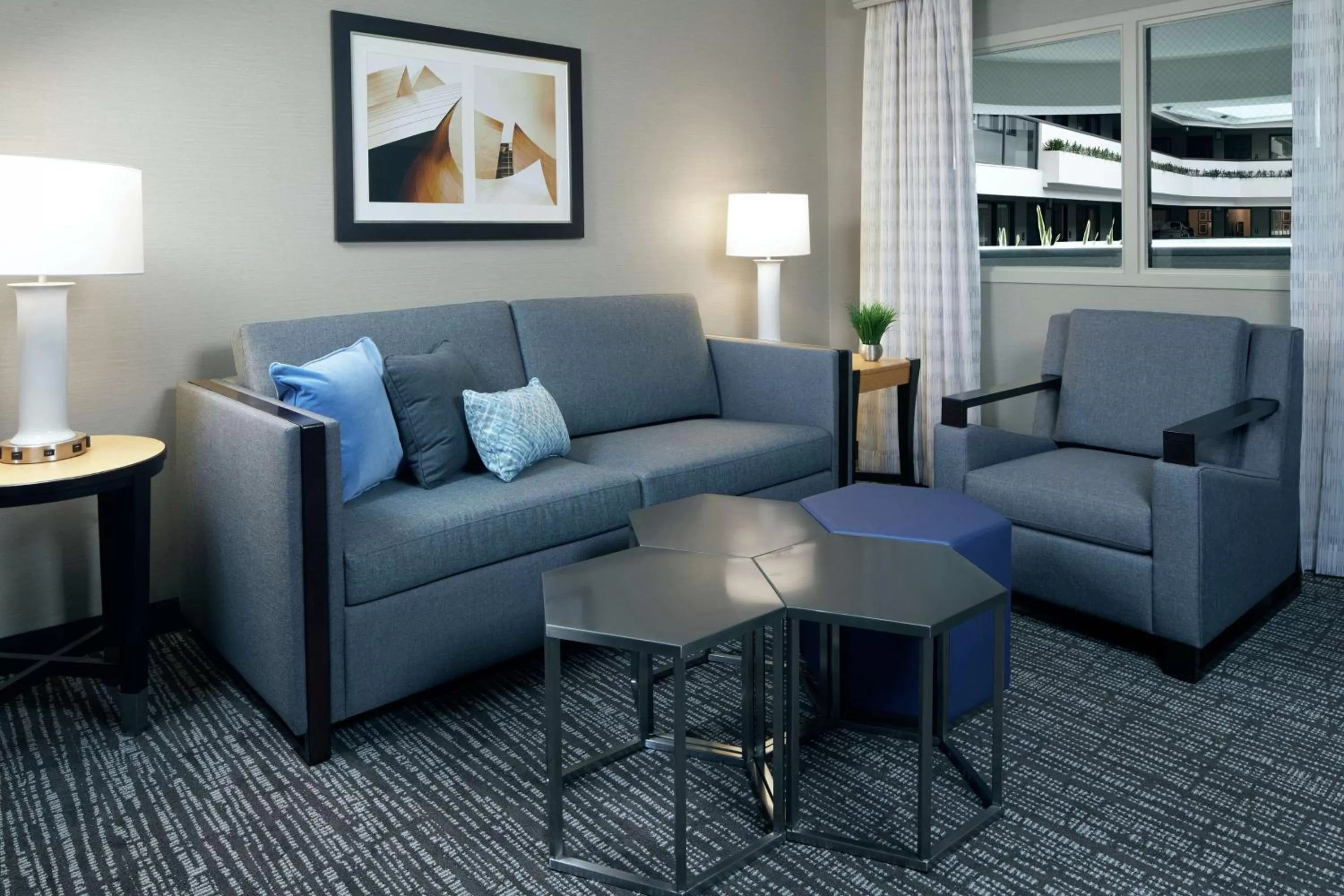 Living room in Embassy Suites Los Angeles - International Airport/North