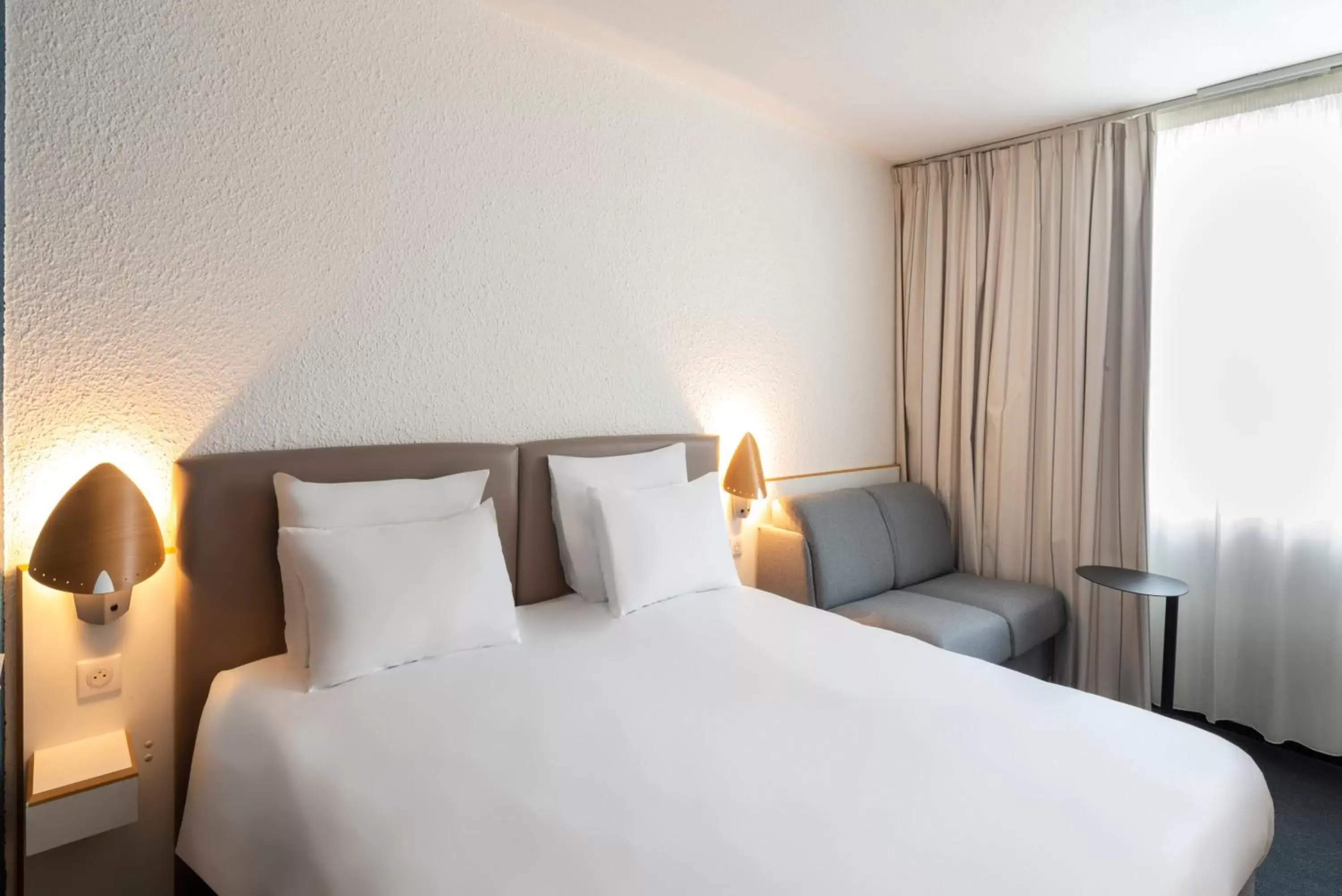 Standard Room 1 Double Bed and 1 Sofa in Hotel Novotel Evry Courcouronnes Standard Room 1 Double Bed and 1 Sofa in Hotel Novotel Evry Courcouronnes