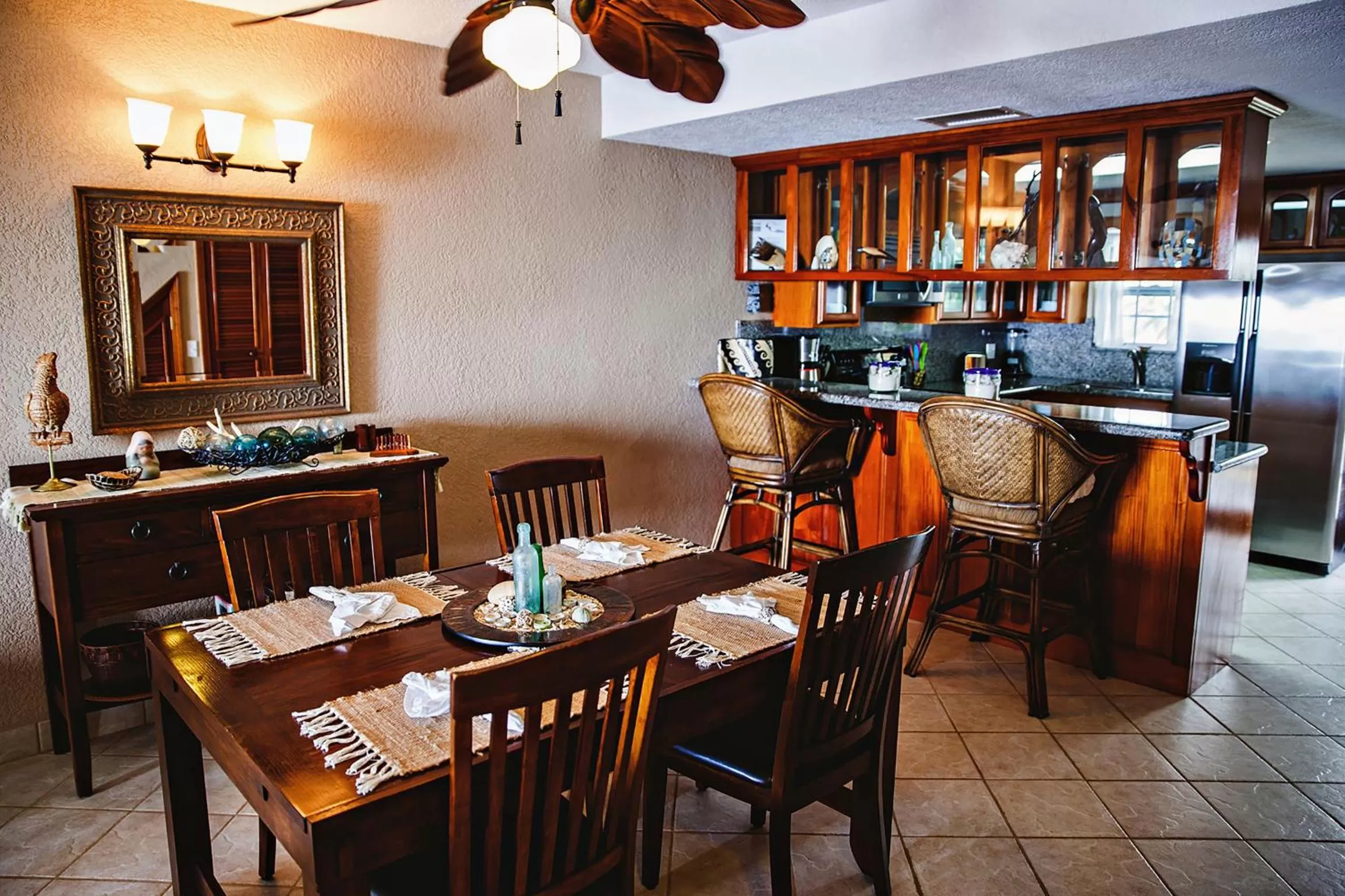 Kitchen or kitchenette, Restaurant/Places to Eat in Pelican Reef Villas Resort