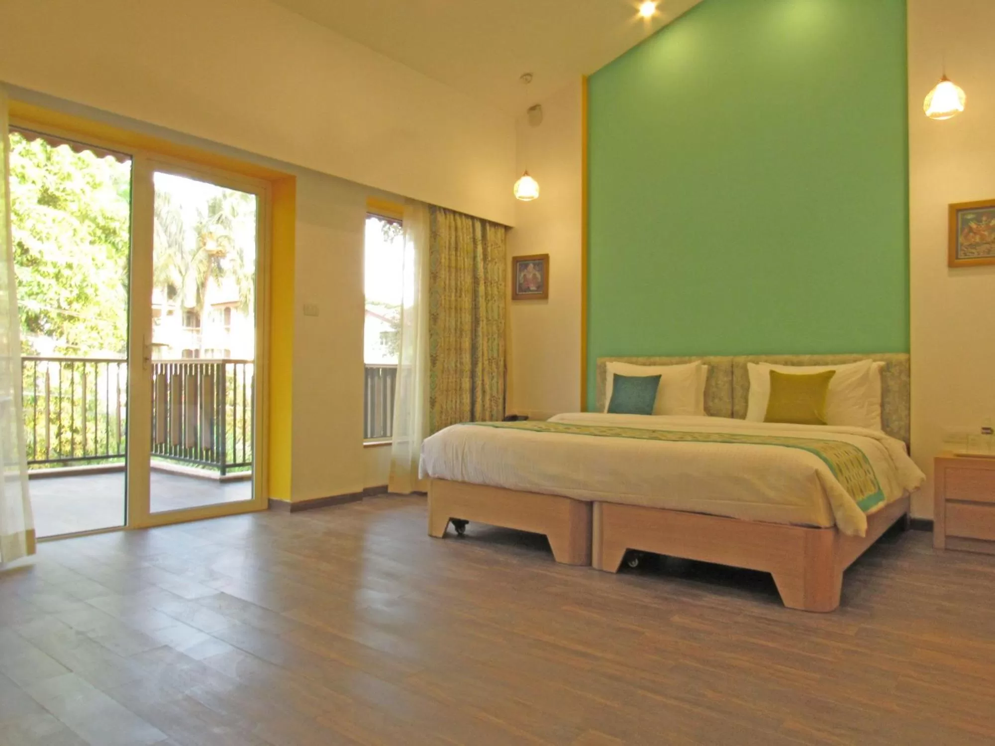 Photo of the whole room, Bed in Acron Seaway Resort