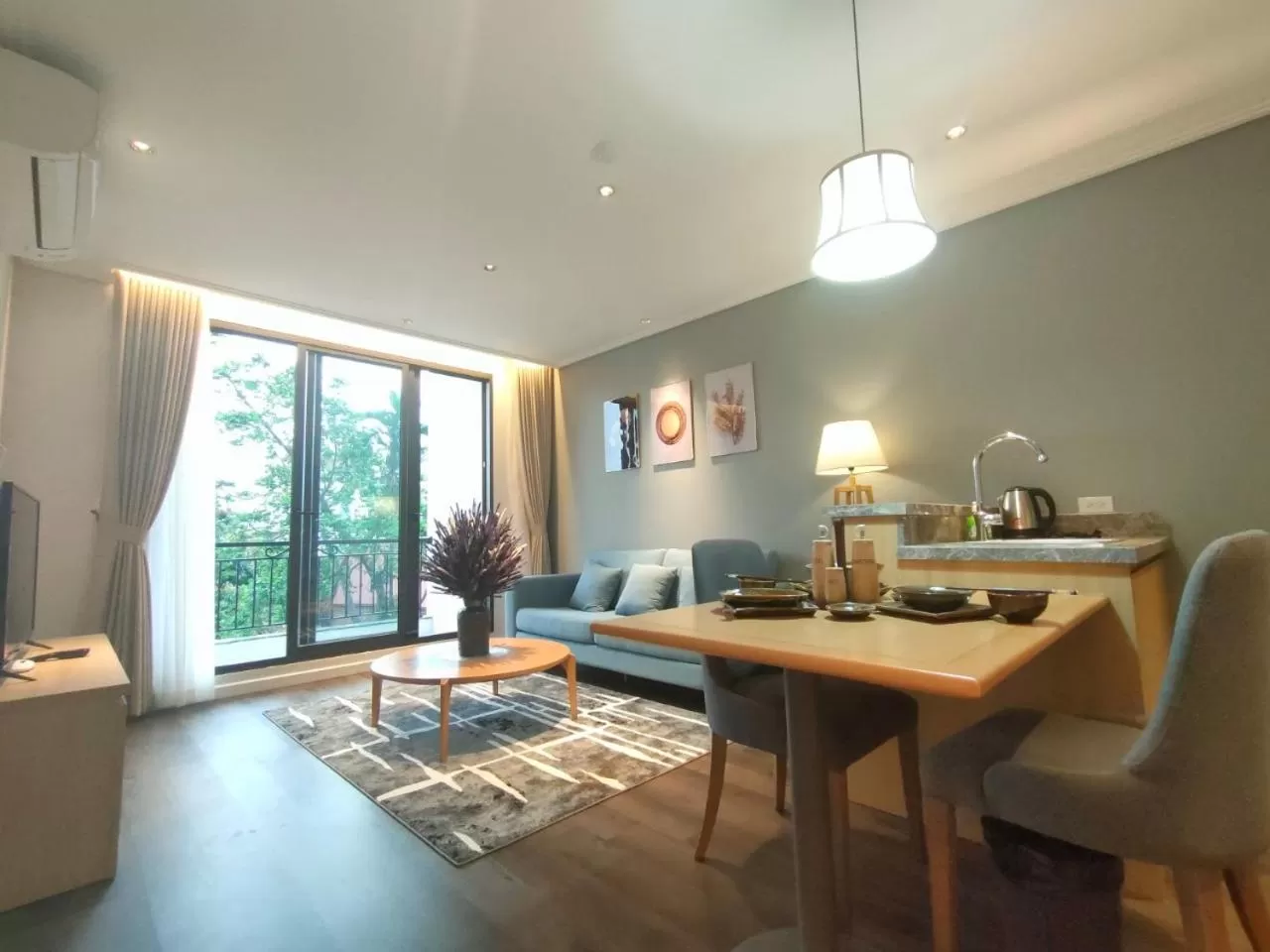 Hồng Gia Tuệ Lake View