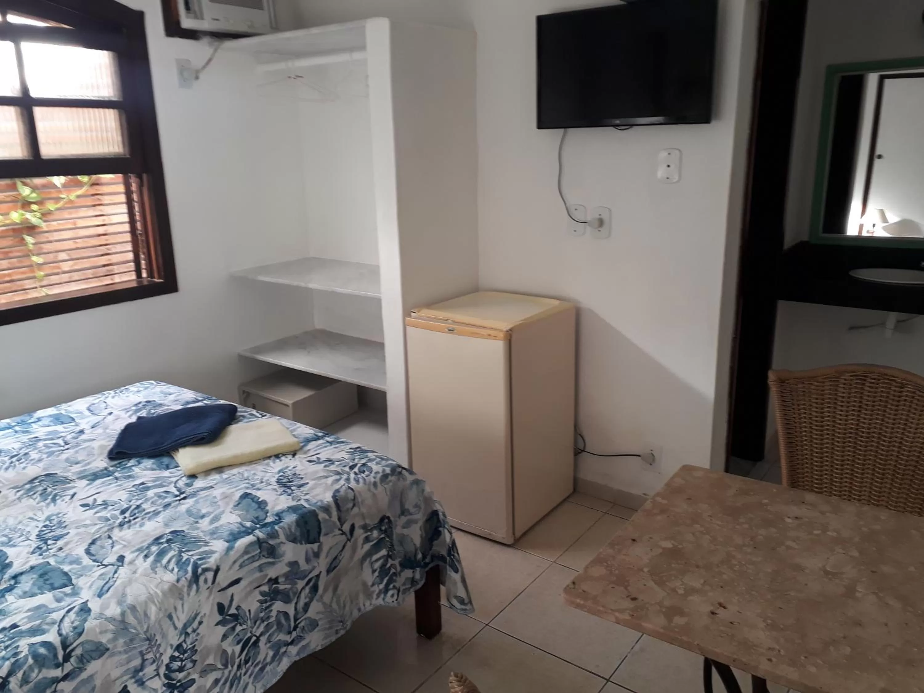 Bed, TV/Entertainment Center in Pousada L'étage