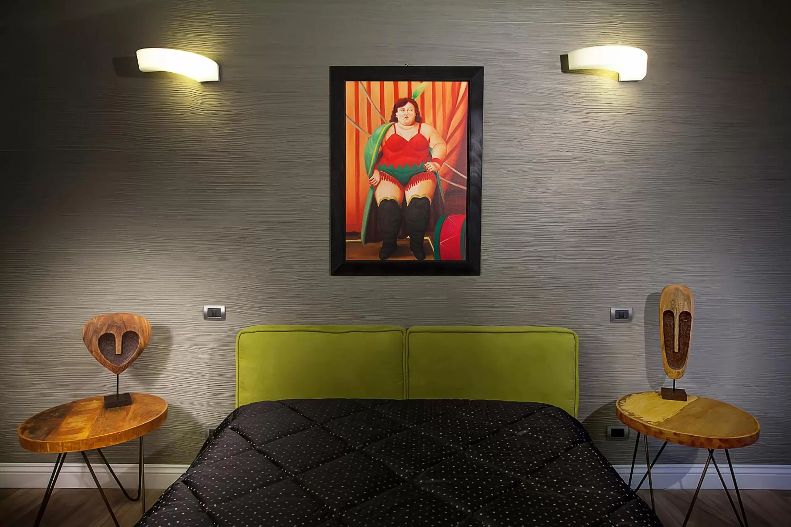 Photo of the whole room in Ferrari Suite