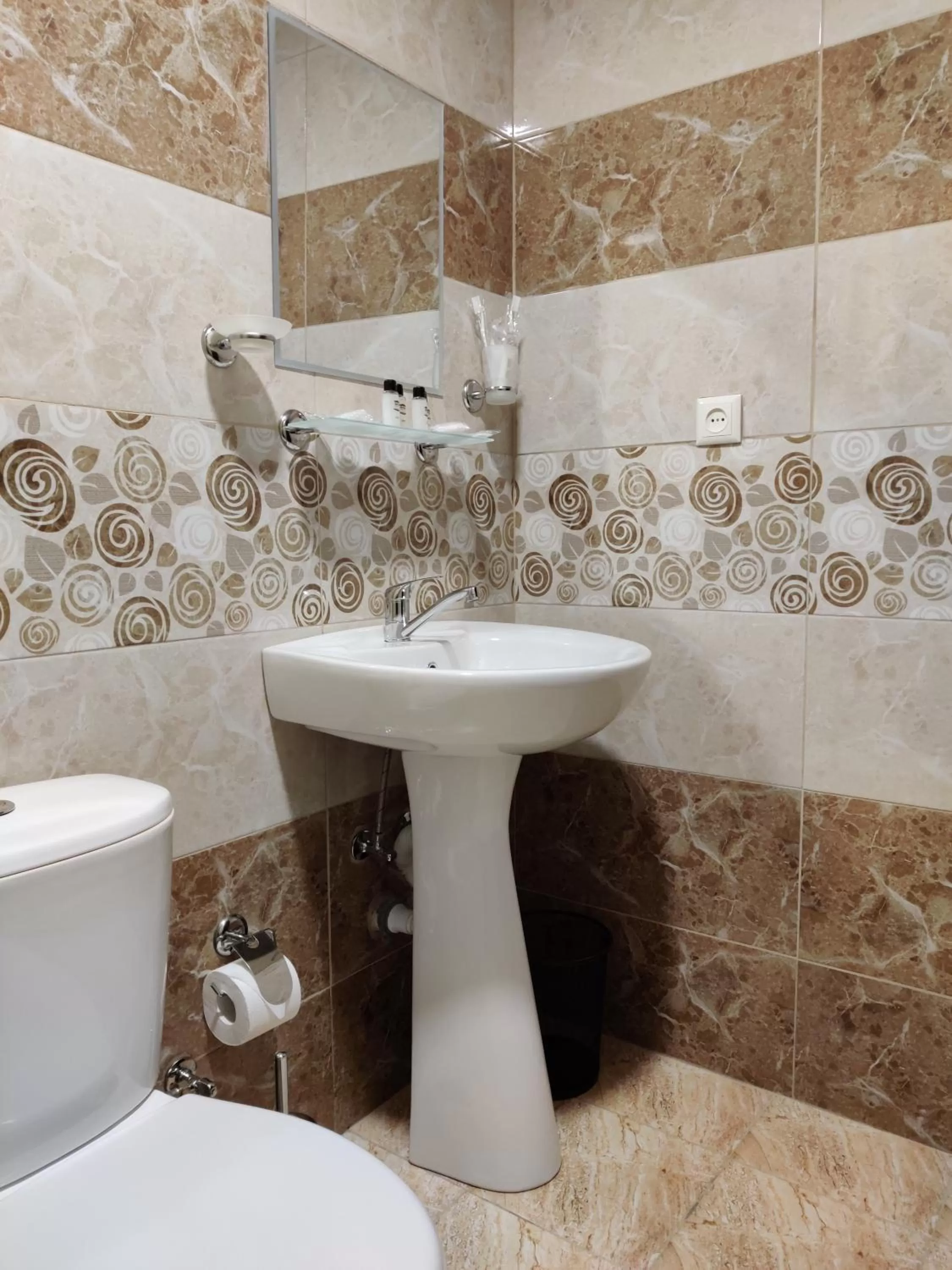 Shower in Richmind Hotel