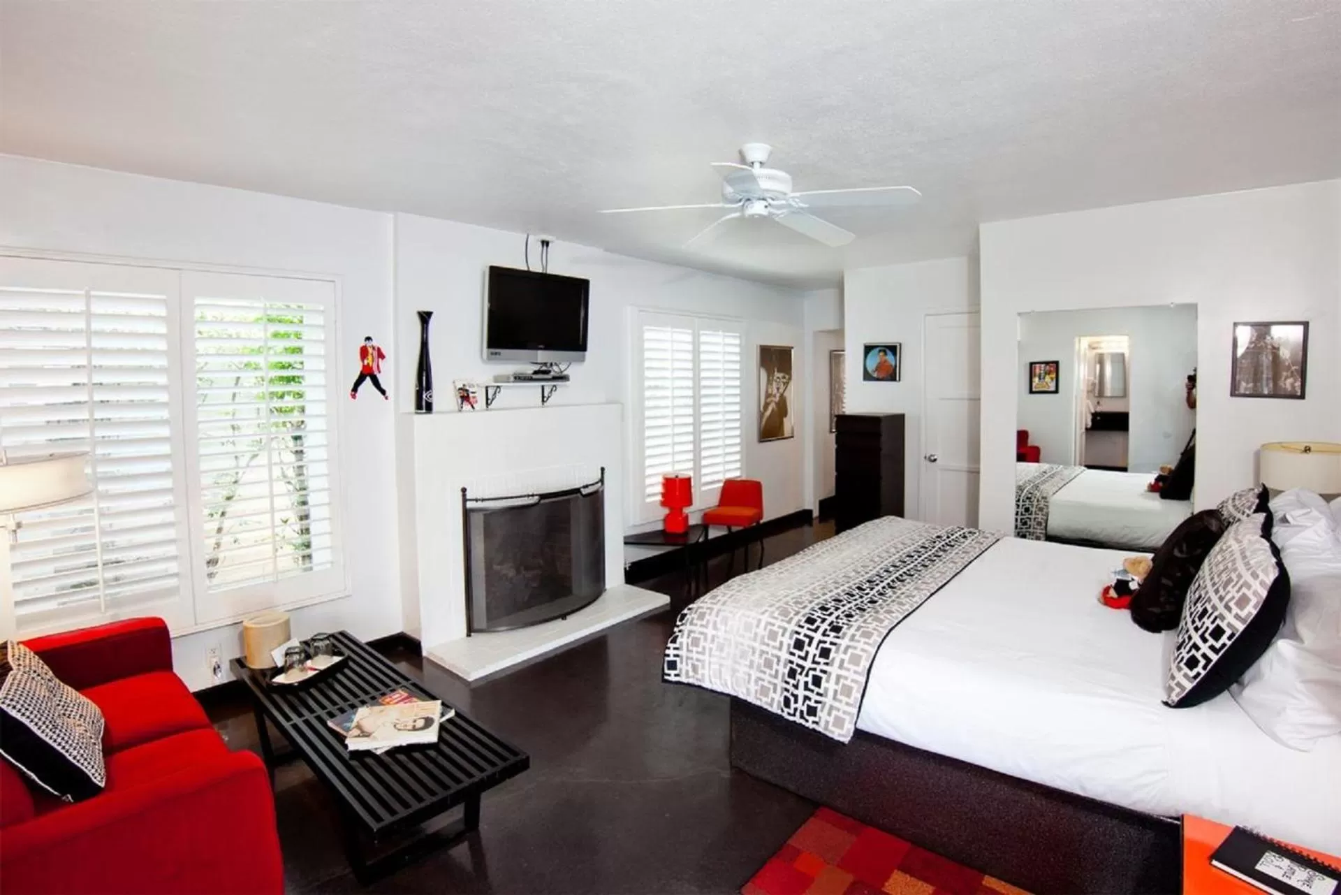 Bed in Palm Springs Rendezvous