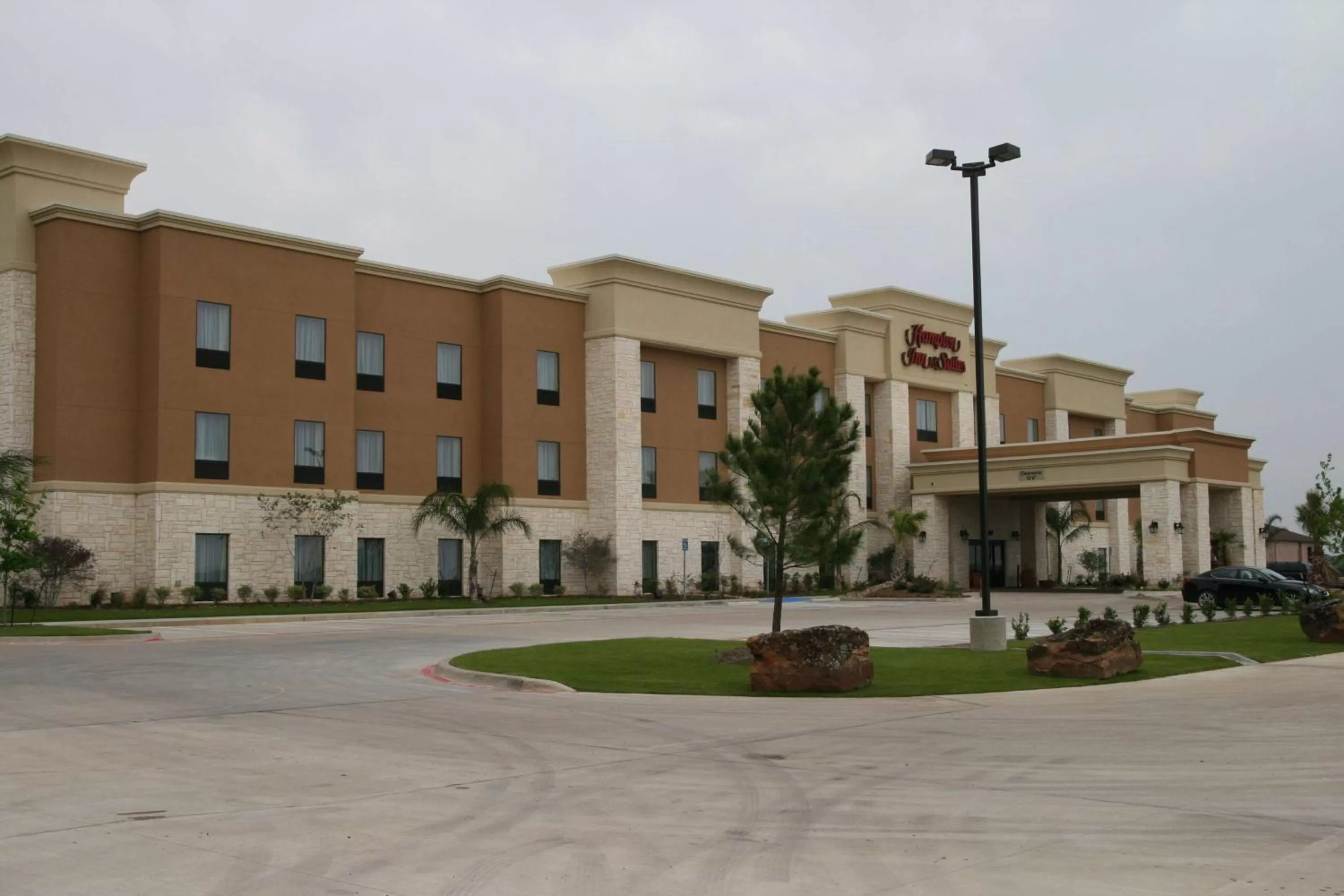 Property building in Hampton Inn & Suites Buffalo
